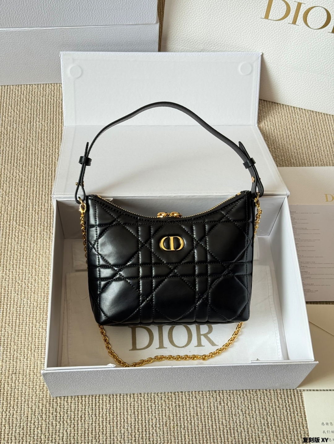 Diorディオール モノグラムキャンバス 上品なショルダーバッグ レディース向け 長く愛用できる定番モデル
