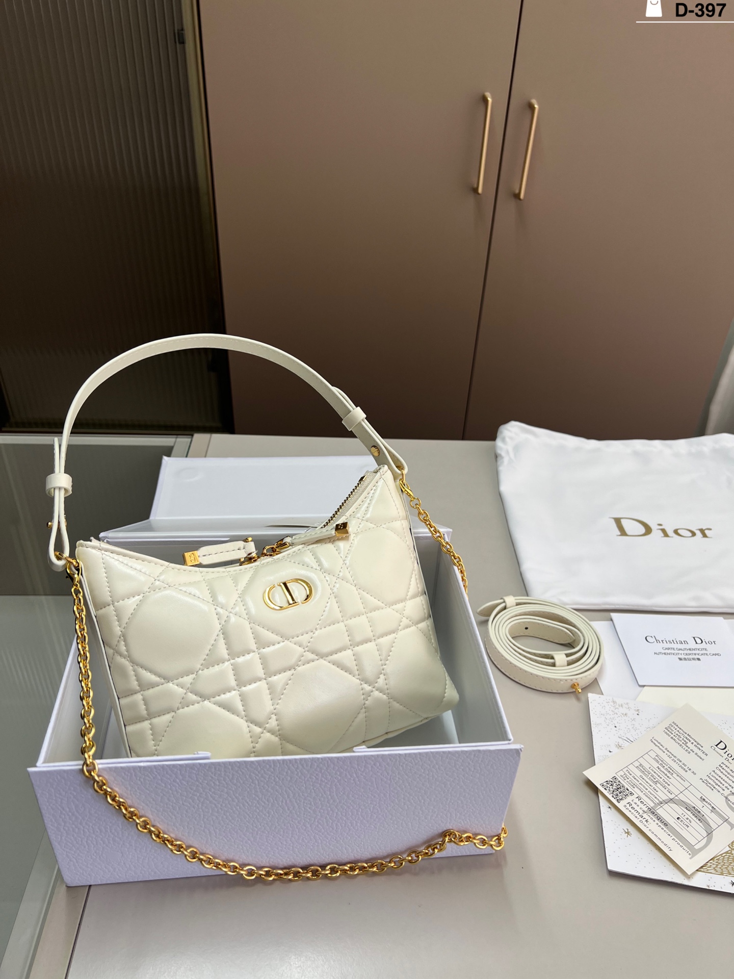 Diorディオール ショルダーバッグ モノグラムキャンバス 洗練されたデザイン レディースに人気の定番モデル