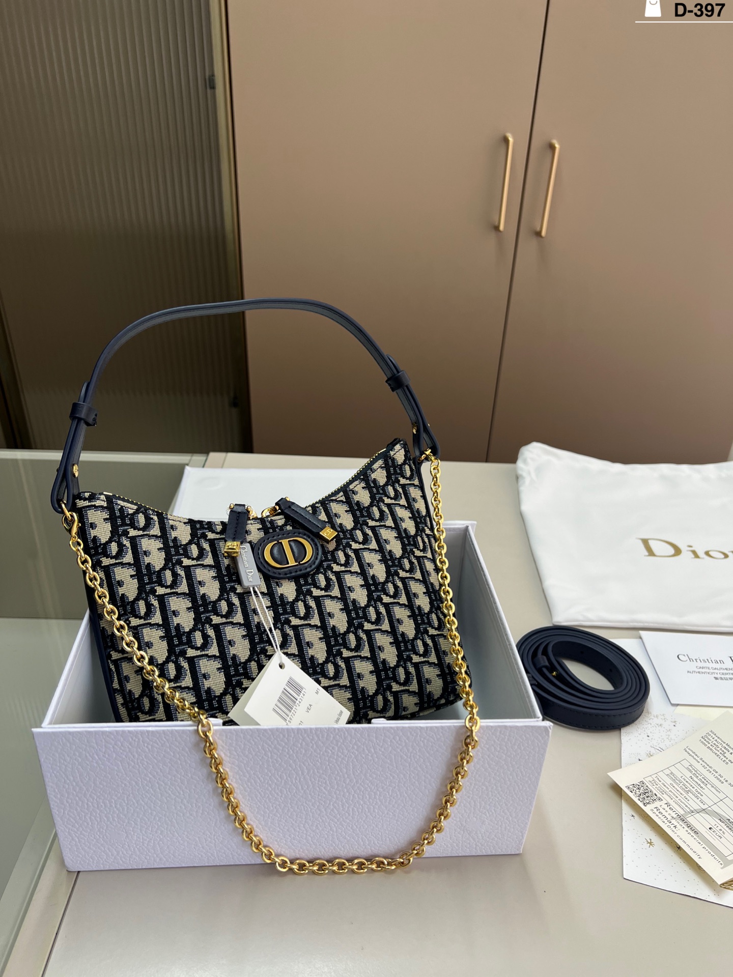 Diorディオール ショルダーバッグ 上質なモノグラムキャンバス 洗練されたデザイン レディースに人気のモデル
