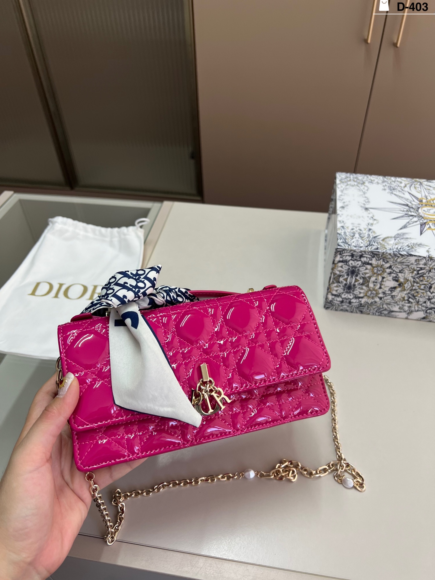 Diorディオール ショルダーバッグ 上質なモノグラムキャンバス仕様 レディースの贈り物に最適