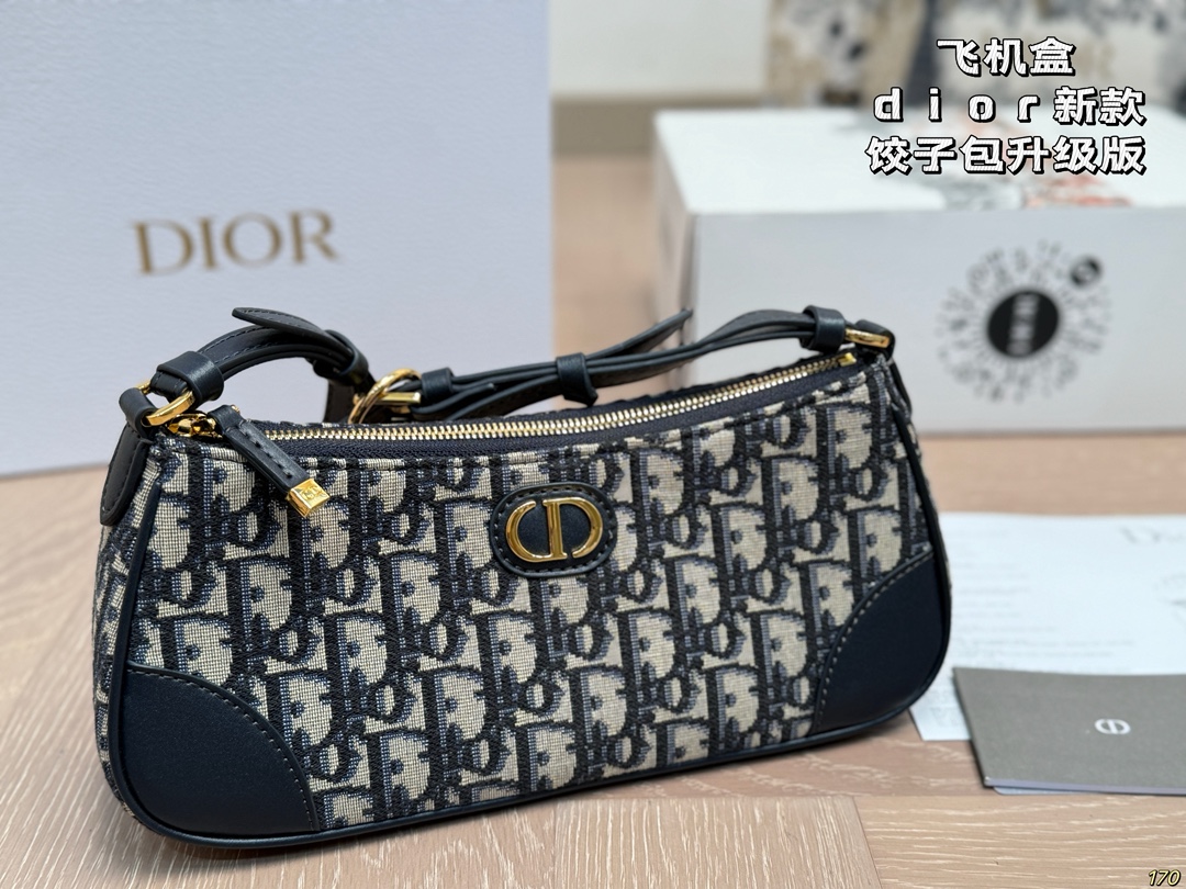 Diorディオール ショルダーバッグ モノグラムキャンバス 上品なデザイン レディース 長く愛用できる定番モデル