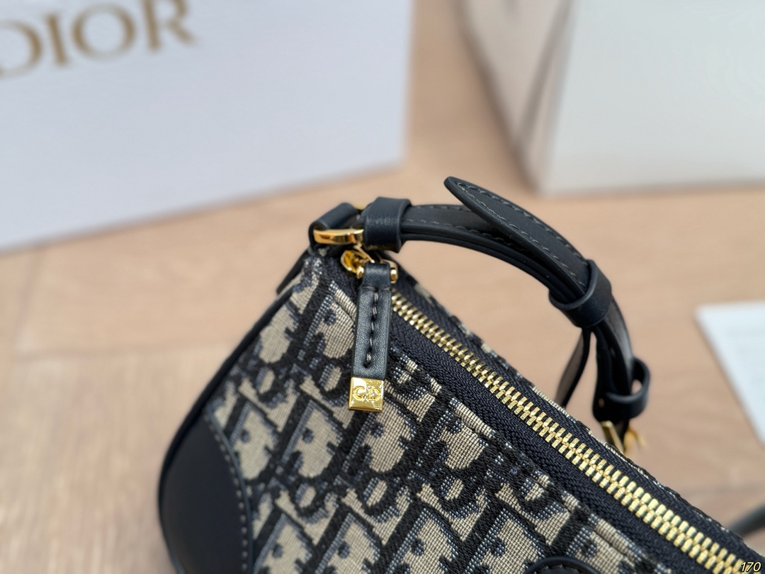 Diorディオール ショルダーバッグ モノグラムキャンバス 上品なデザイン レディース 長く愛用できる定番モデル - 画像 4