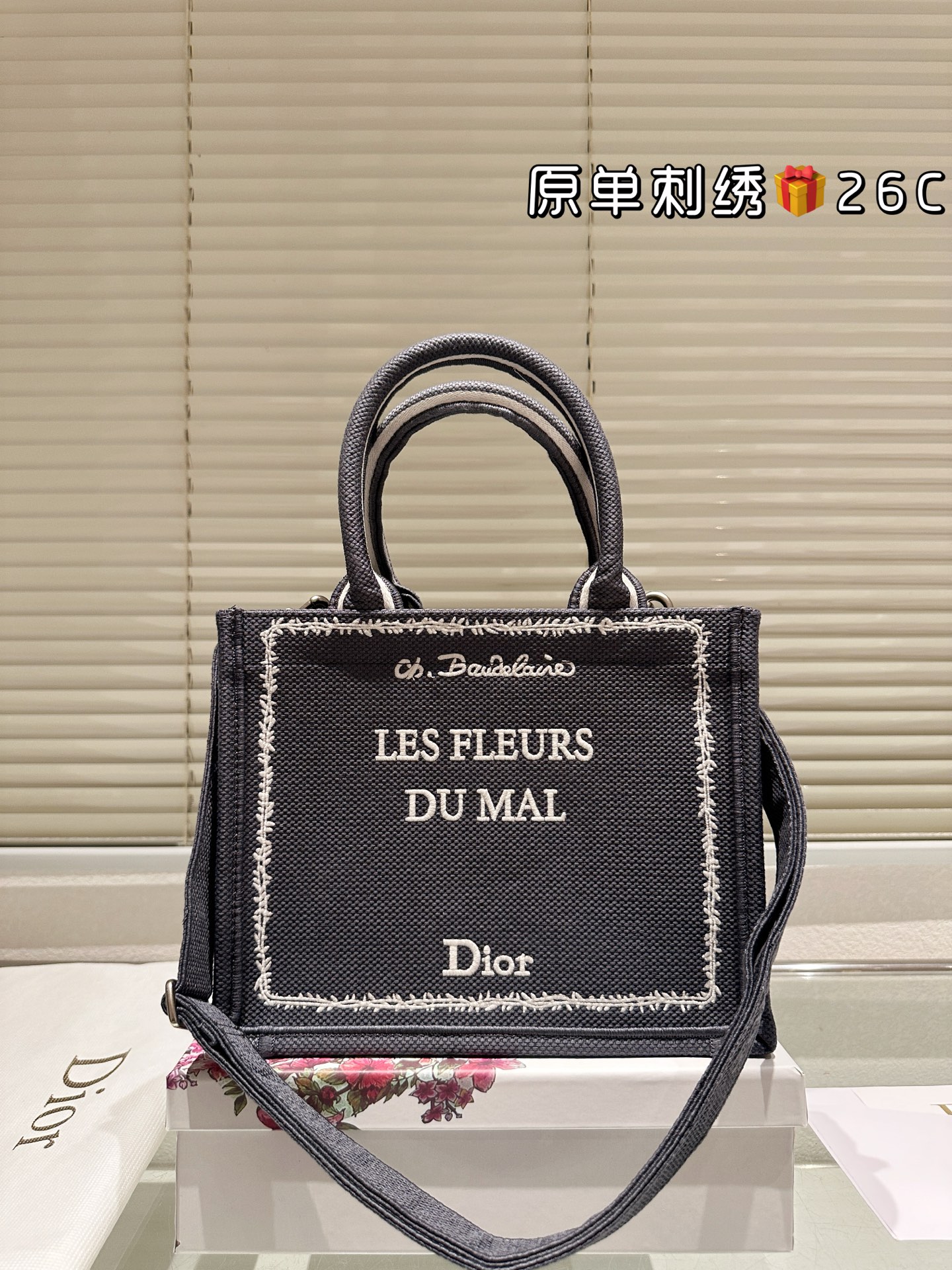 Diorディオール ショルダーバッグ 上品なモノグラムキャンバス レディースに人気の定番モデル
