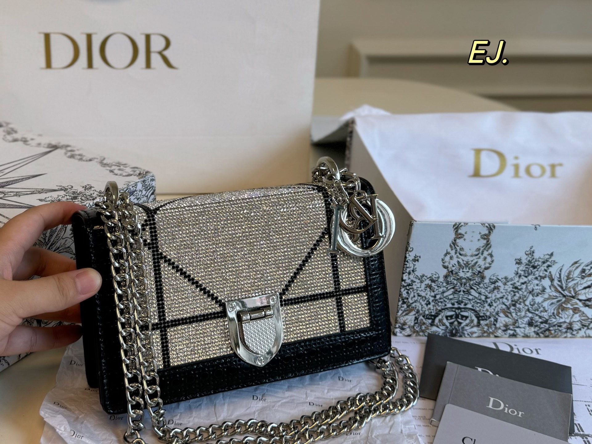 Diorディオール モノグラムキャンバス 上品なショルダーバッグ レディースに人気の定番アイテム