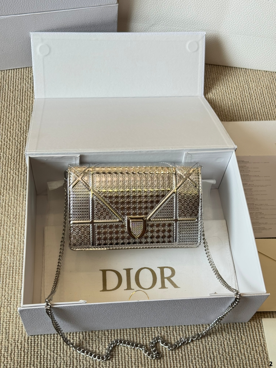 Diorディオール ショルダーバッグ 上品なモノグラムキャンバス レディースに人気の定番モデル ギフトにも最適