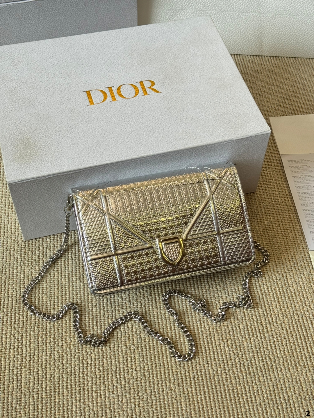 Diorディオール ショルダーバッグ 上品なモノグラムキャンバス レディースに人気の定番モデル ギフトにも最適 - 画像 3