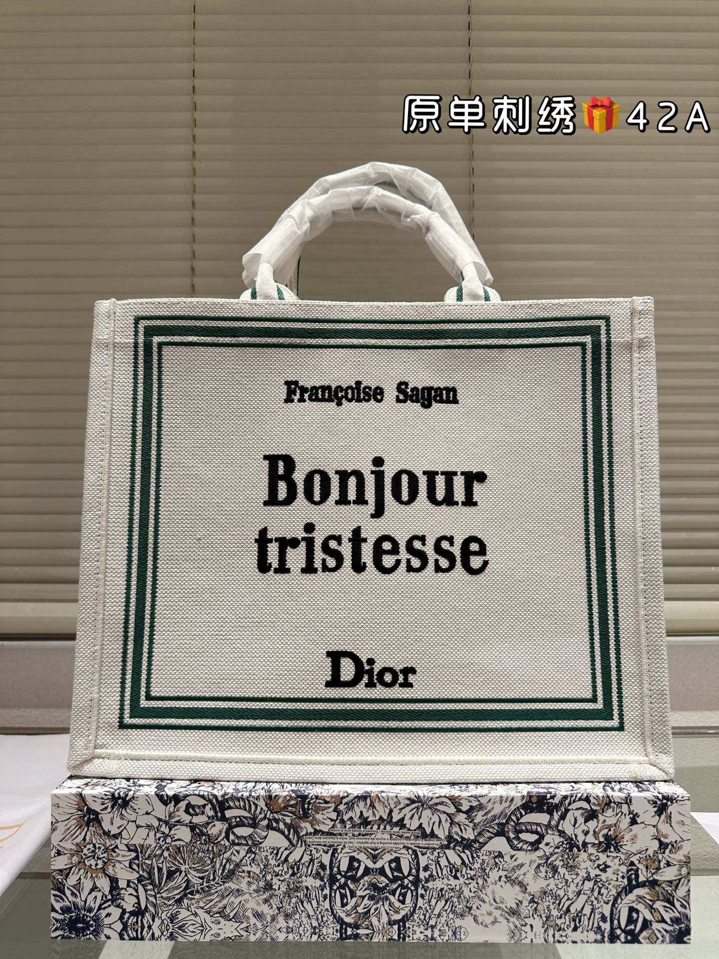 Diorディオール ショルダーバッグ 上品なモノグラムキャンバス レディースに人気の定番モデル