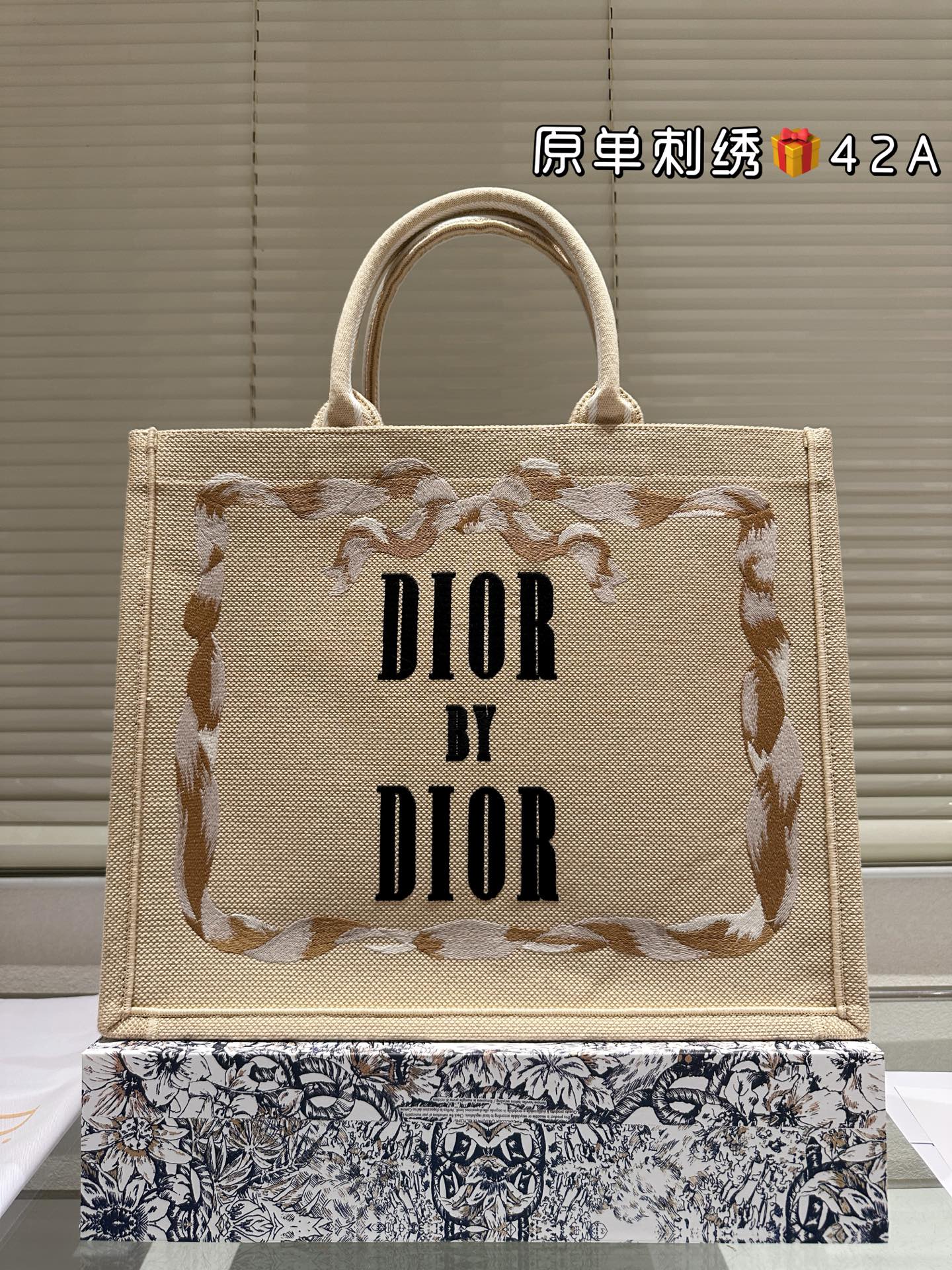 Diorディオール ショルダーバッグ 上品なモノグラムキャンバス レディースに人気の定番モデル