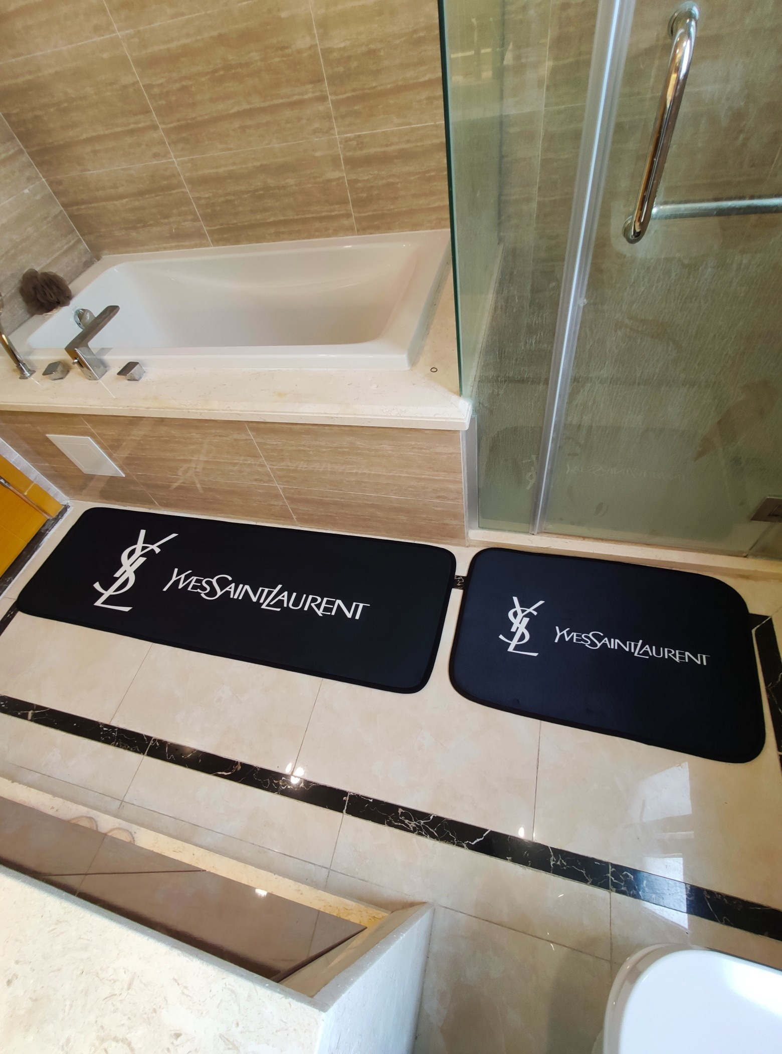 イヴ サンローランマット　Yves Saint Laurent　長方形カーペット絨毯　キッチンマット/玄関マット/トイレマット/浴室　防音吸水マット　洗えるYSL