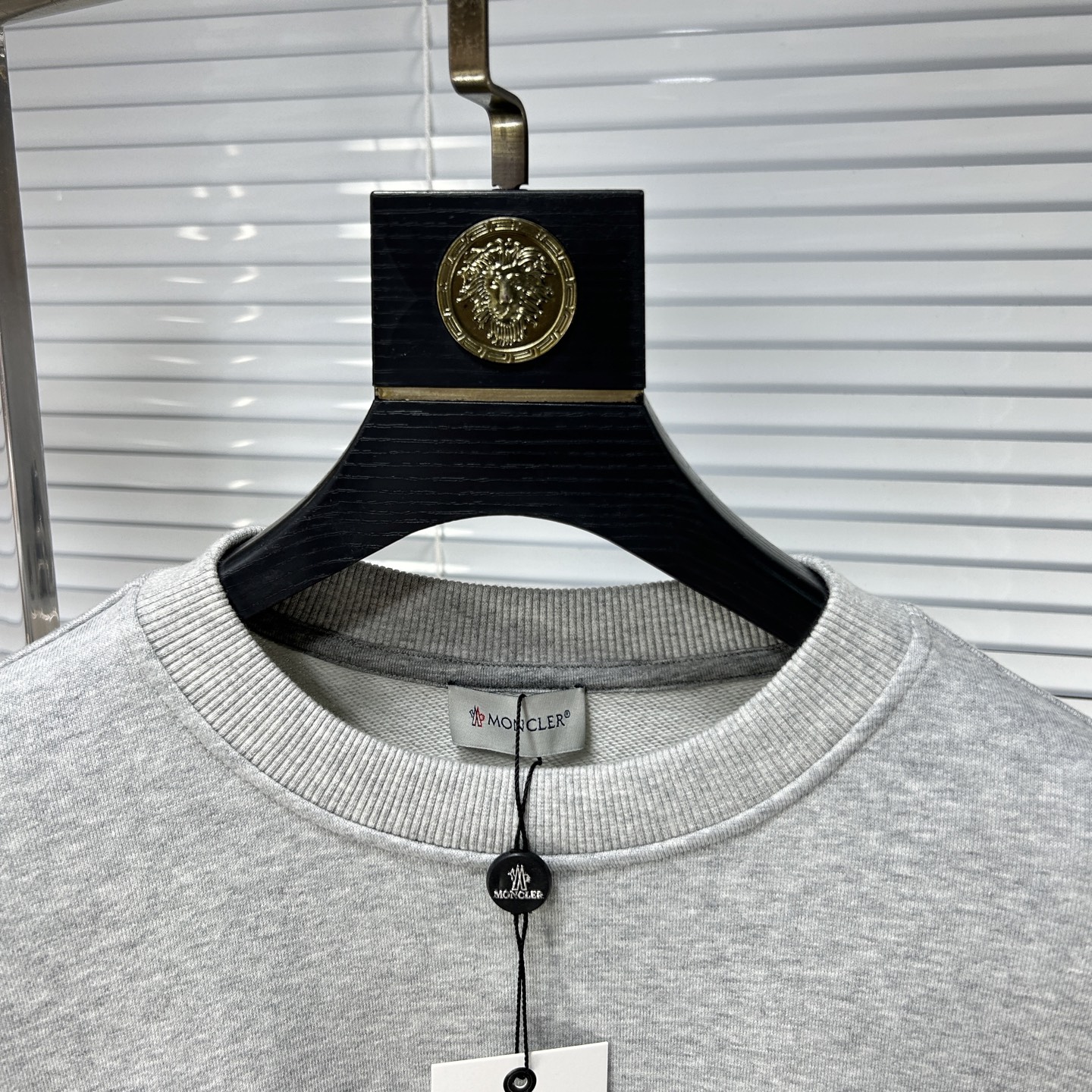 Monclerモンクレール ロゴパッチ ロングスリーブスウェットシャツ 2色入 - 画像 4