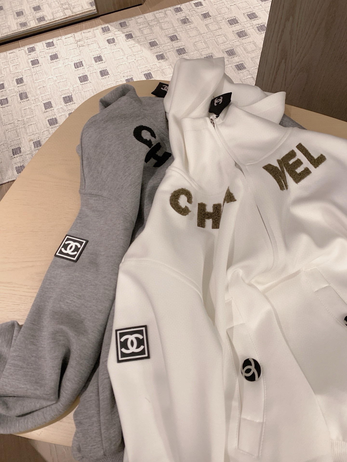 シャネル フード付きスウェット 2点セット 灰色 ホワイト 2色展開 - 画像 9