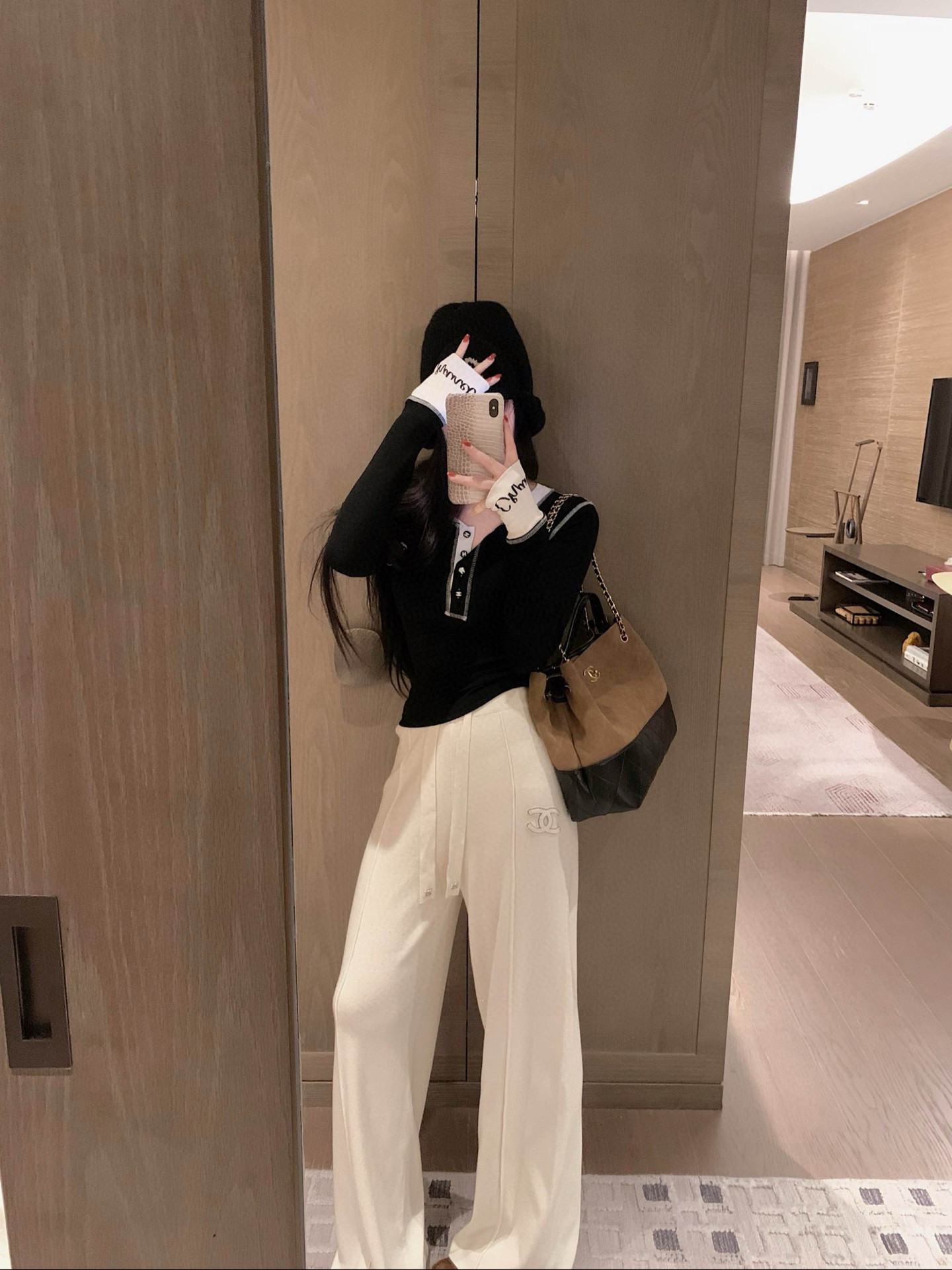 シャネル ロングスリーブ ニットトップス 2色入 黒 白 おしゃれ 着心地良い クルーネック ロゴ入り プリント付き レディース 半袖風 ファッション ブランド シャネル風 - 画像 5