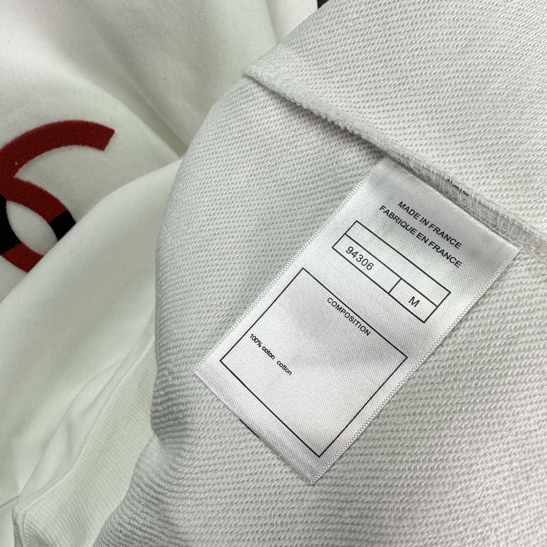 Chanel シャネル✨ CHANEL J12 ホワイトセラミック ✨ 10年愛用できる美しさ 🕰️ 永遠のクラシック時計 💎 新品同様の輝き - 画像 7