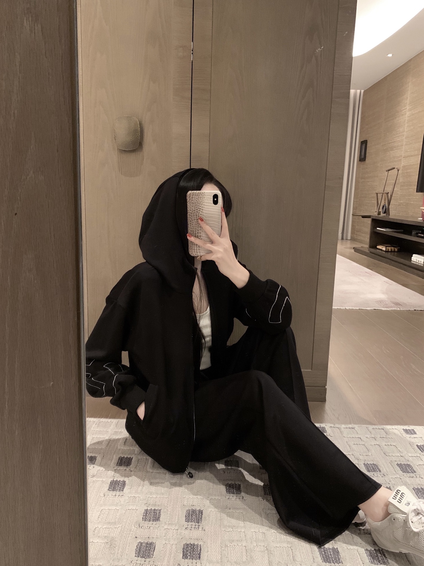 香奈儿 ファッションスーツ ブラック 2点セット 計算機で設計されたデザインのスウェットジャケットとパンツのセットです。
