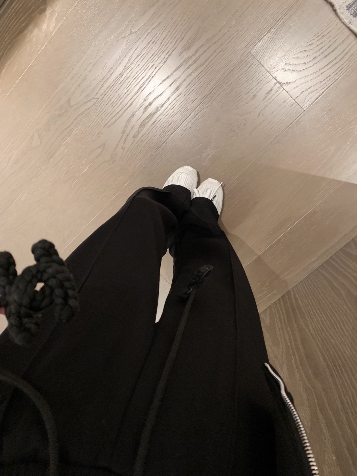 香奈儿 ファッションスーツ ブラック 2点セット 計算機で設計されたデザインのスウェットジャケットとパンツのセットです。 - 画像 6