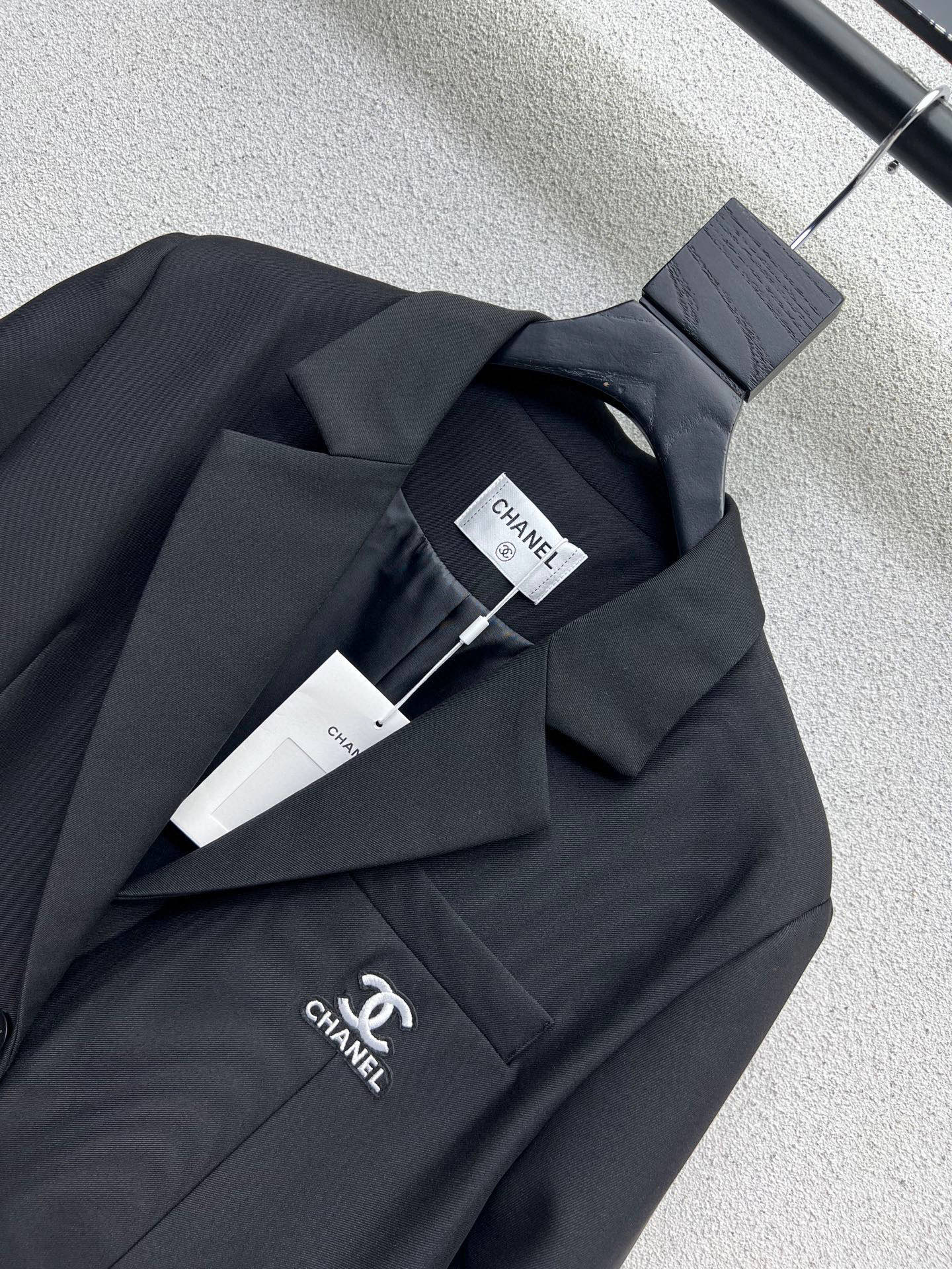 エレガントな CHANEL レディース ジャケット ブラック 1色入 通勤 ファッション ブレザー 30代 40代 50代 - 画像 3