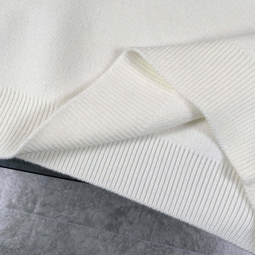 Chanel ニットセーター 1色 ロゴデザイン 定番アイテム - 画像 7