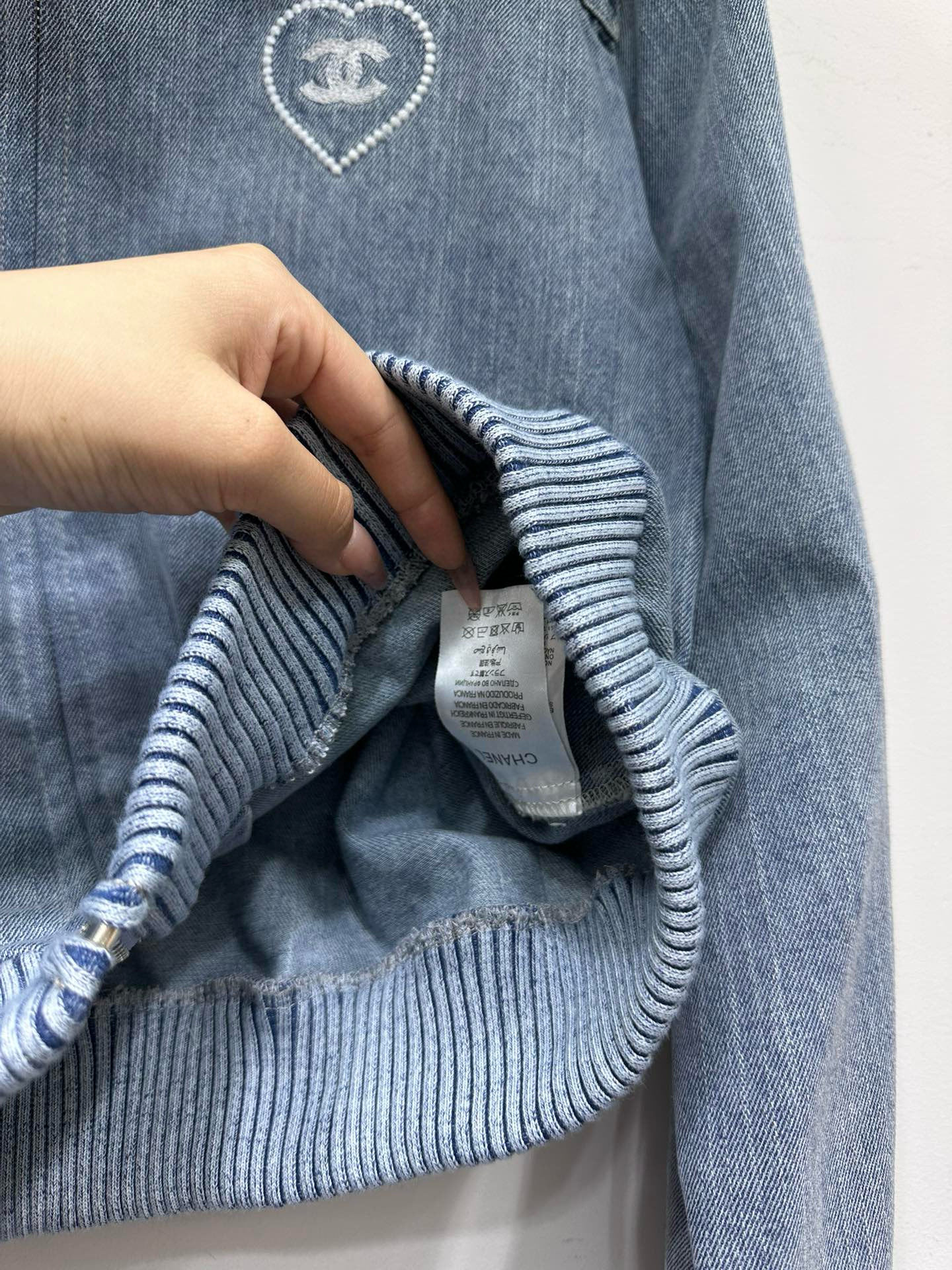 香奈儿 デニムジャケット レディース ブルーグレー ハート刺繍 1色 - 画像 4