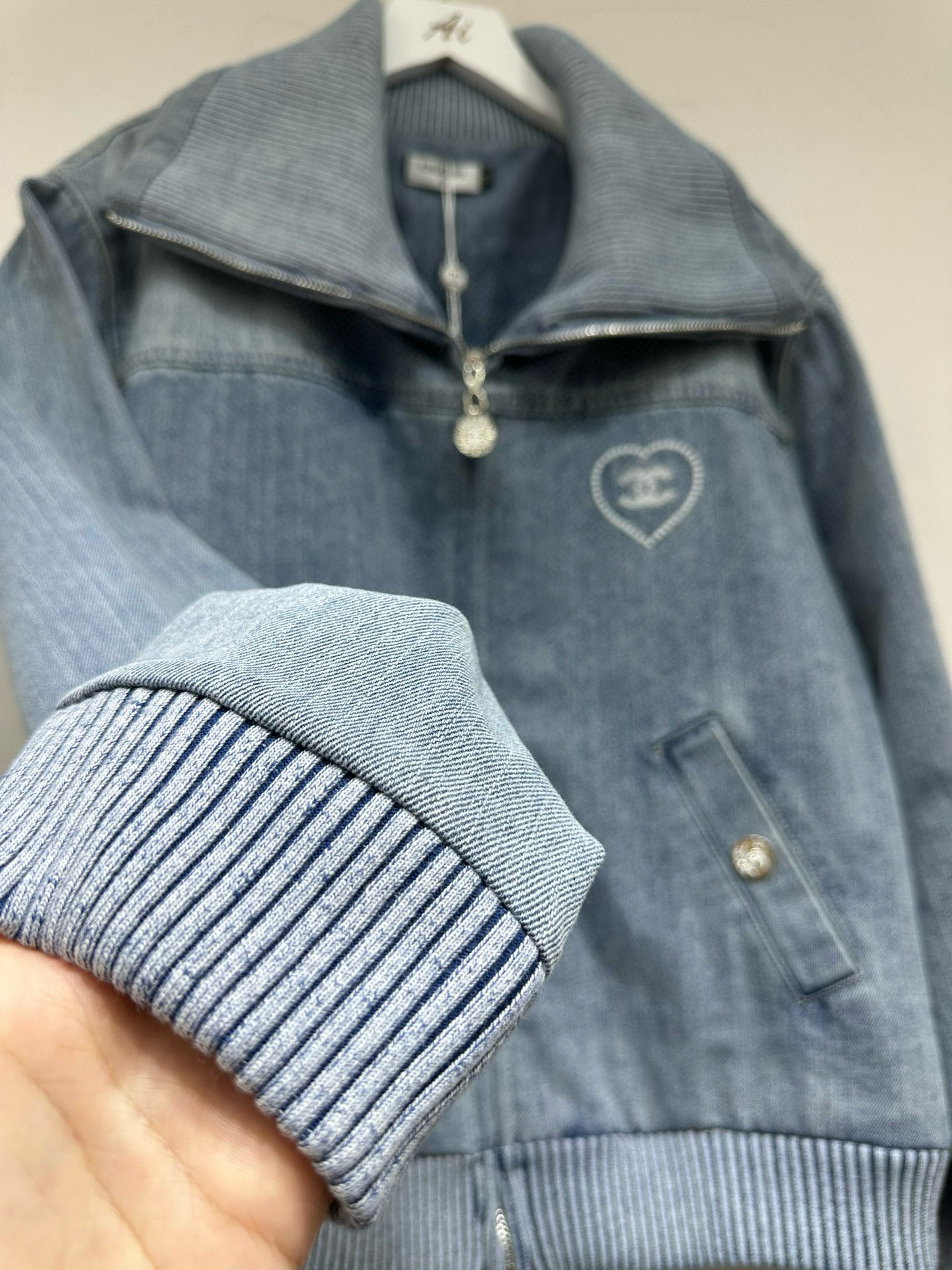 香奈儿 デニムジャケット レディース ブルーグレー ハート刺繍 1色 - 画像 5