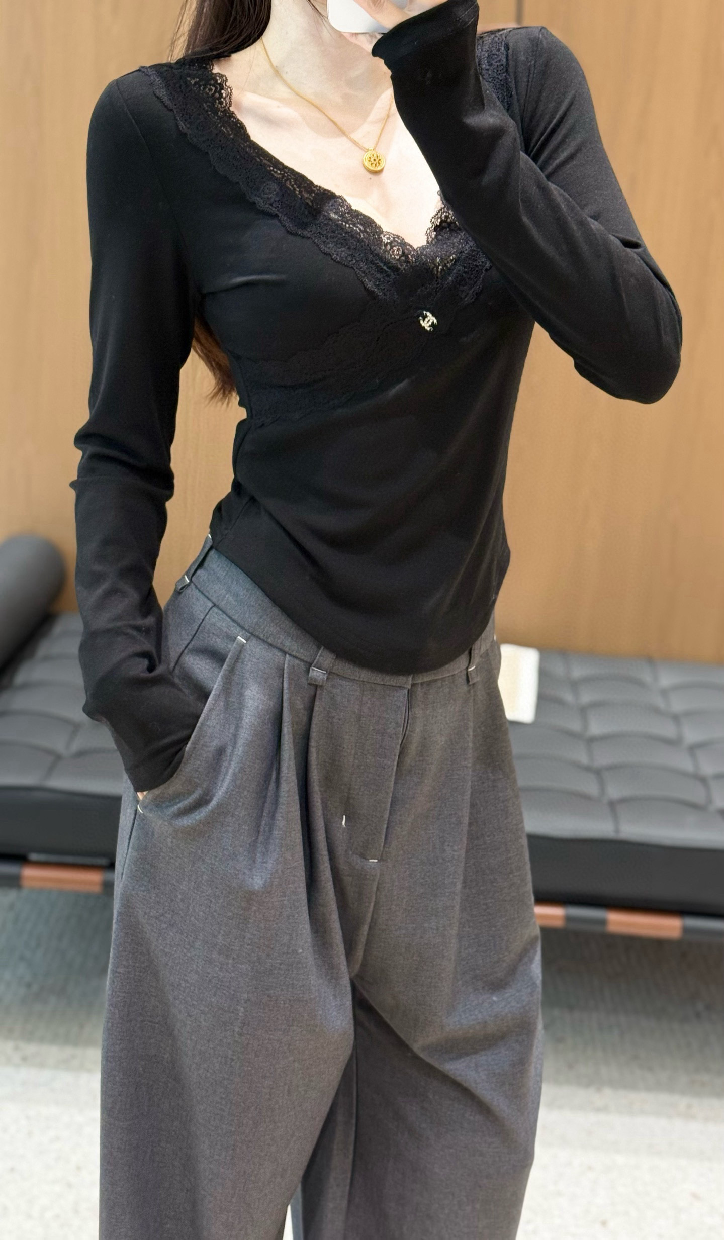 香奈儿 レースアップ ブラウス 黒 1色 - 画像 2
