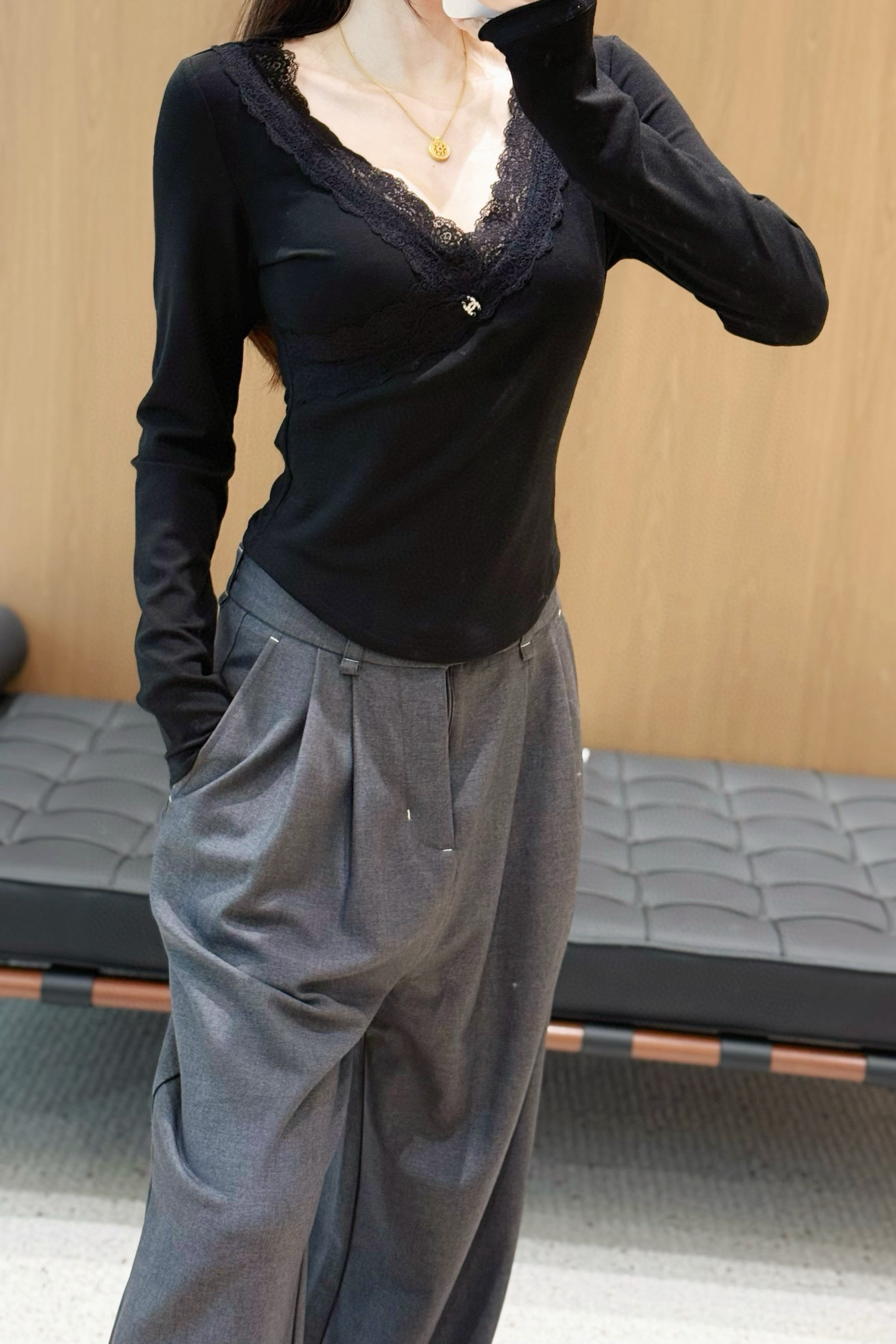 香奈儿 レースアップ ブラウス 黒 1色 - 画像 3
