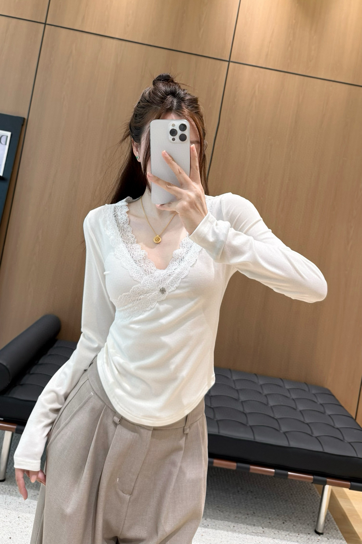 香奈儿 レース付き Vネック レイヤード レディーストップス 白 3色入 - 画像 2