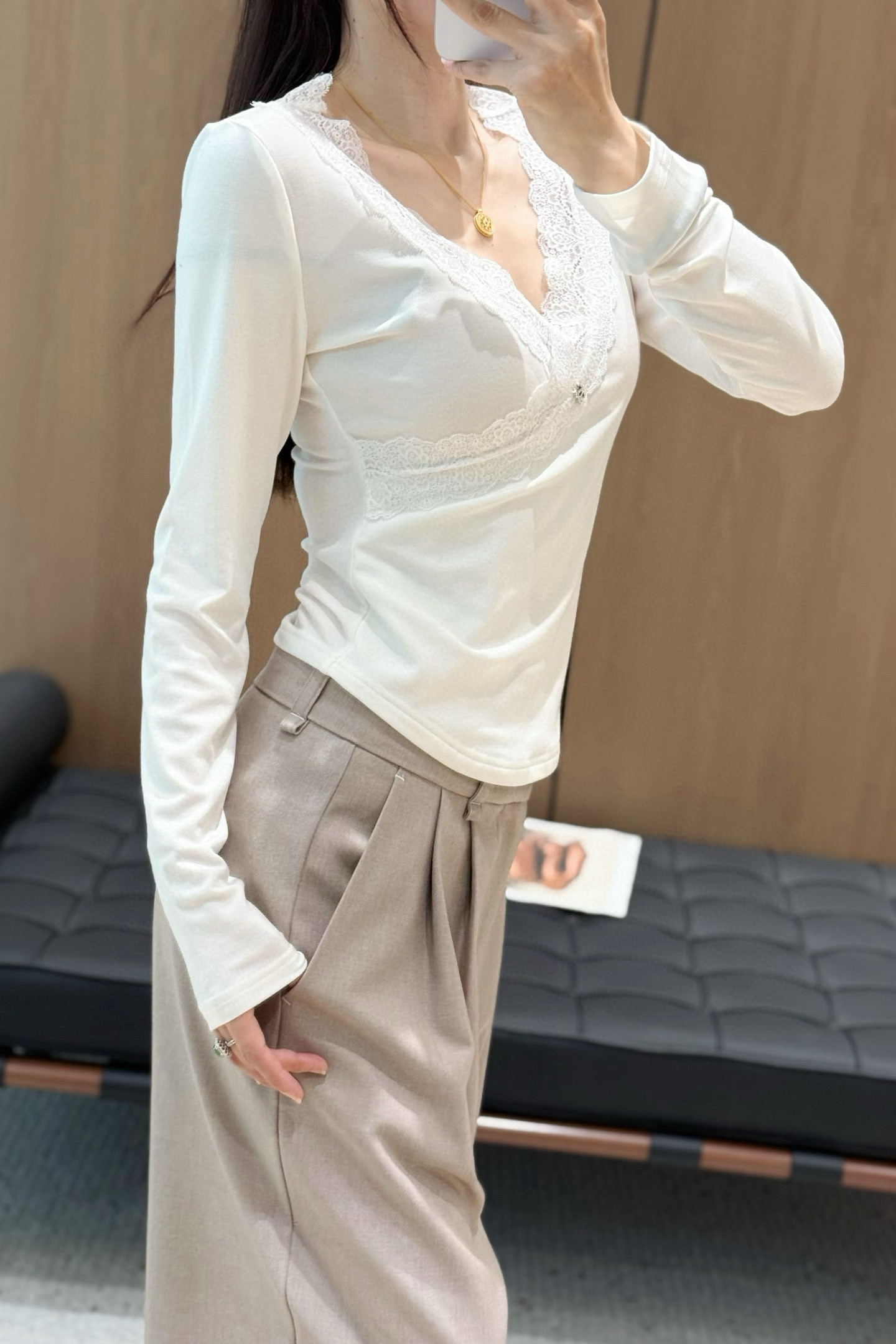 香奈儿 レース付き Vネック レイヤード レディーストップス 白 3色入 - 画像 4