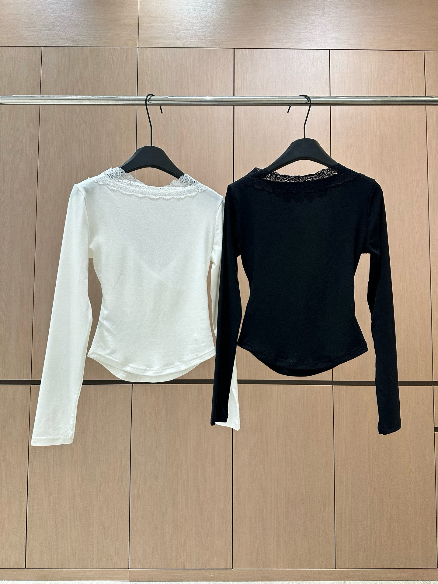 シャネル風 レース付き レースアップロングTシャツ 2色入 - 画像 2