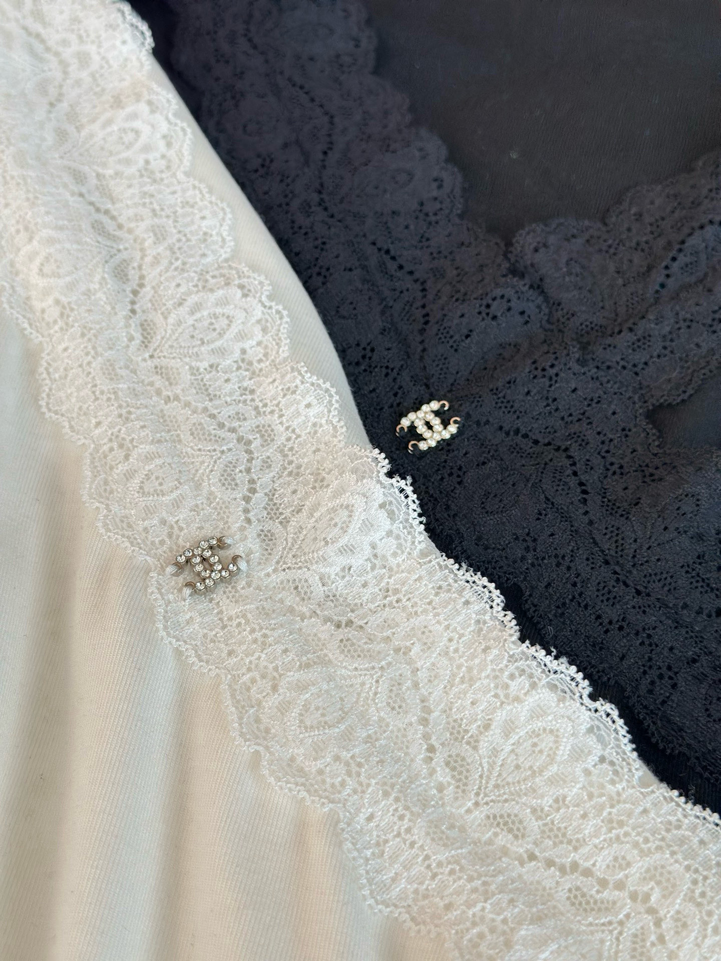 シャネル風 レース付き レースアップロングTシャツ 2色入 - 画像 4