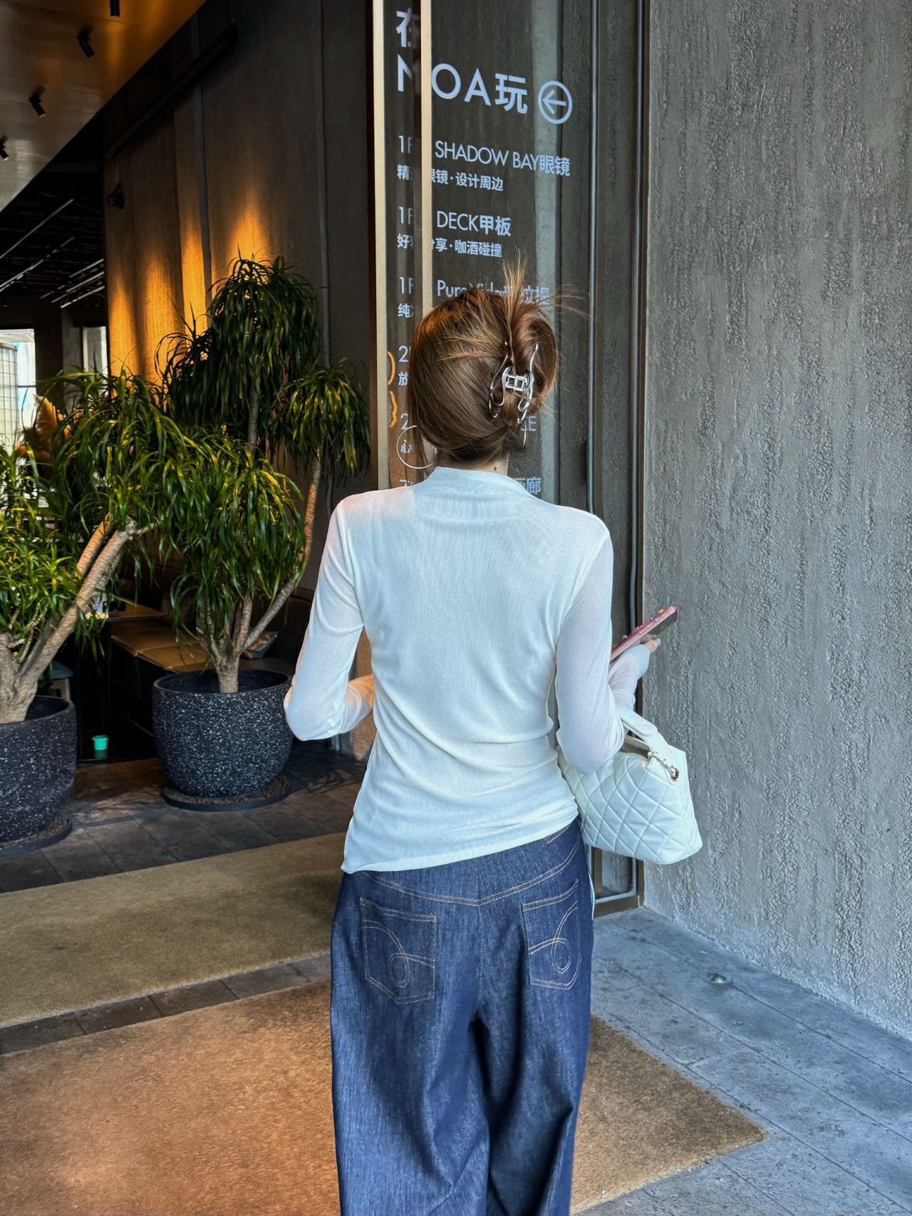 香奈儿 レディース ワンポイント ロングスリーブ Tシャツ 白 1色入 - 画像 4