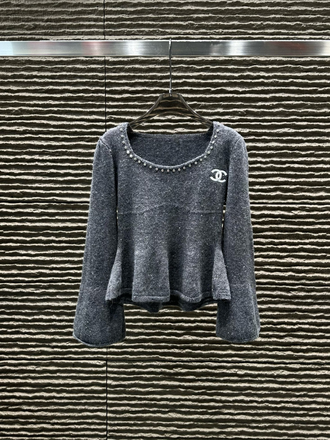 シャネル レディースニット 3色 ロングスリーブ フレア袖 ロゴ付き シンプルデザイン - 画像 5