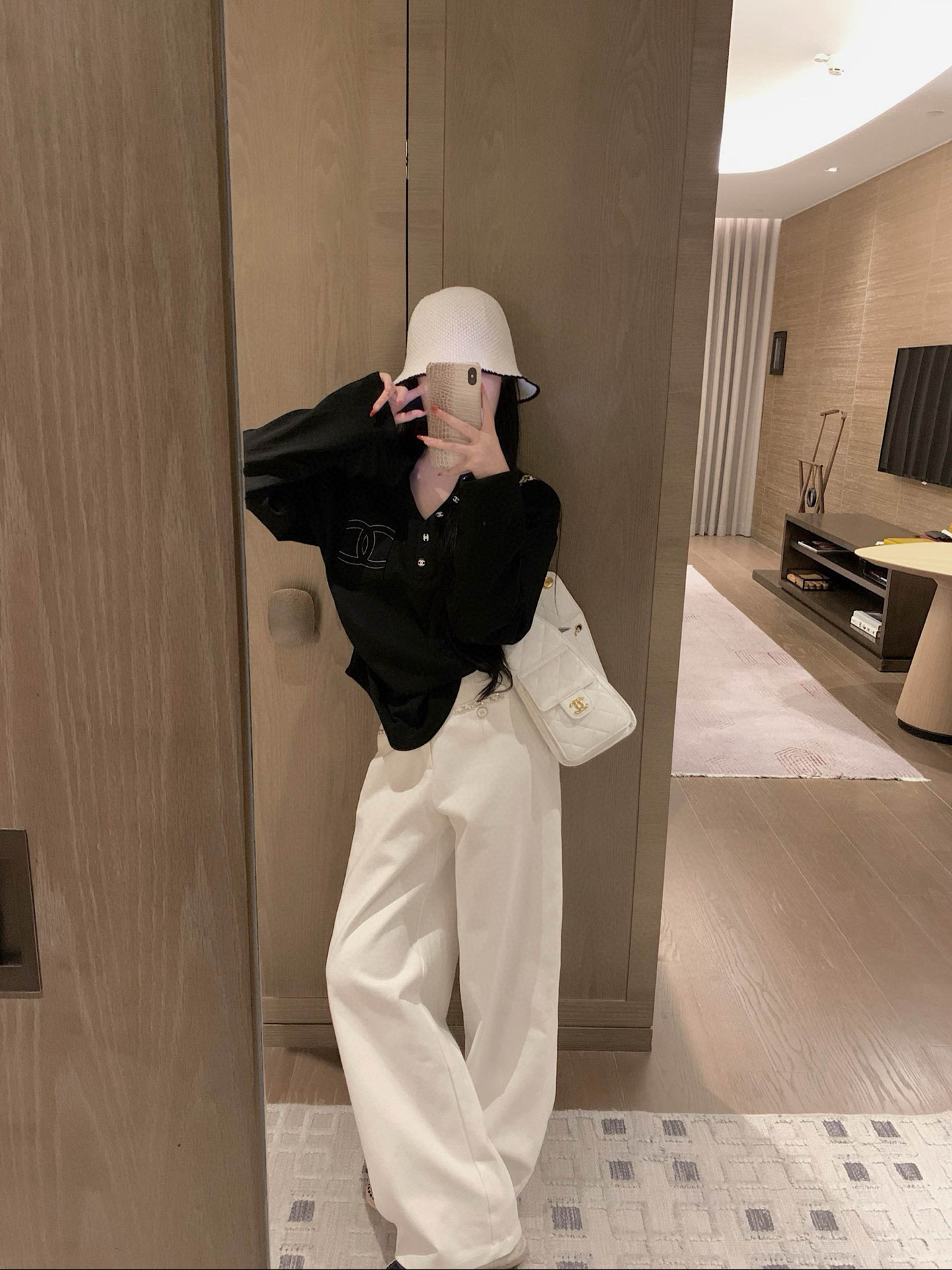 香奈儿 ブラウス レディース 2色展開 黒 白 裾スリット インテリア風着用シーン対応 - 画像 4