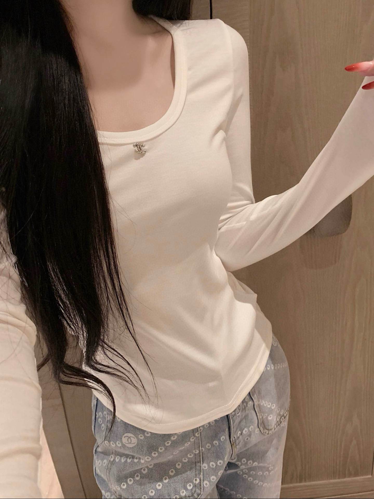 シャネル レディース ロングスリーブTシャツ 2色入 レースデザイン 背中カットアウト 上品な着こなし