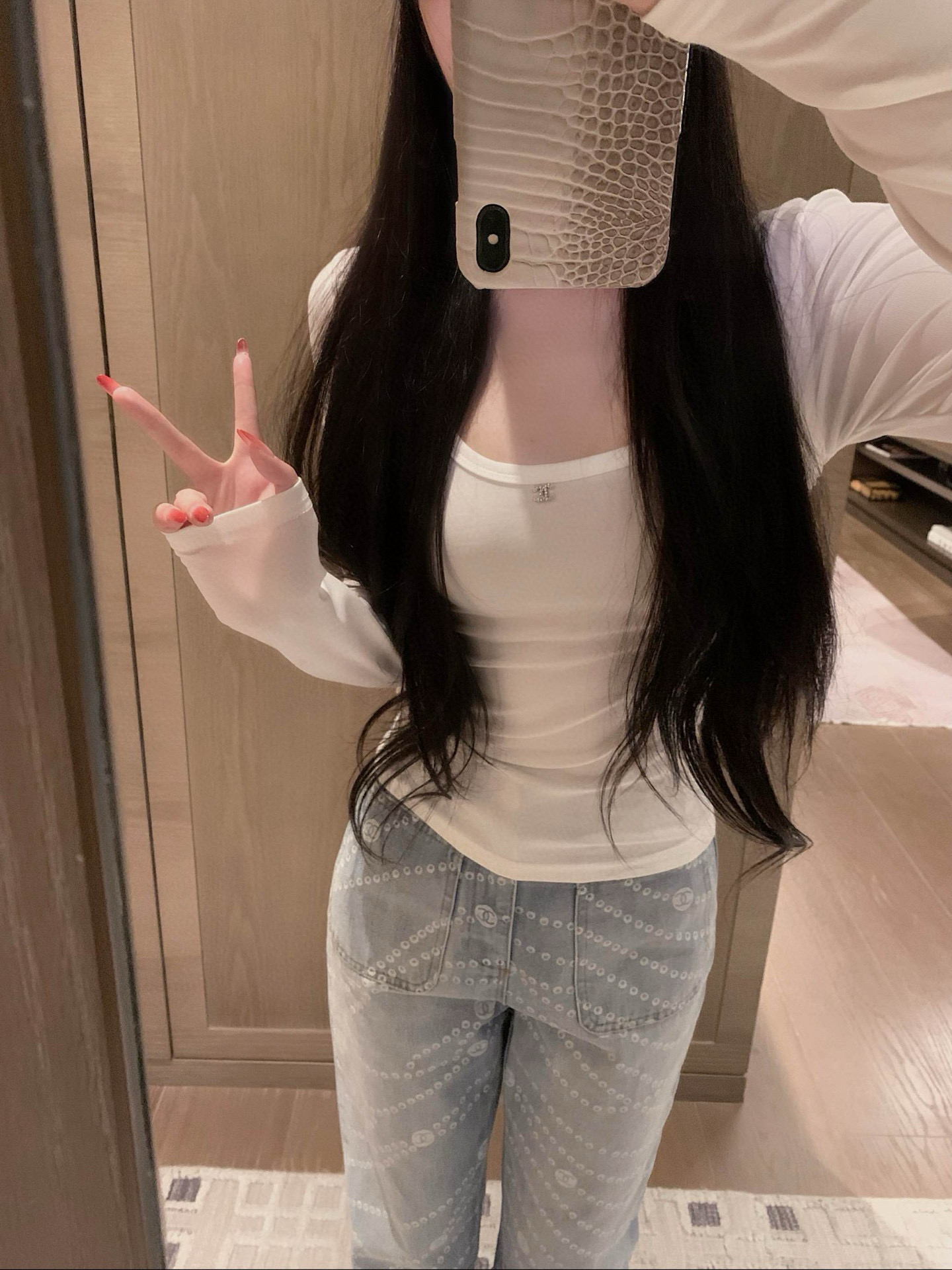 シャネル レディース ロングスリーブTシャツ 2色入 レースデザイン 背中カットアウト 上品な着こなし - 画像 3