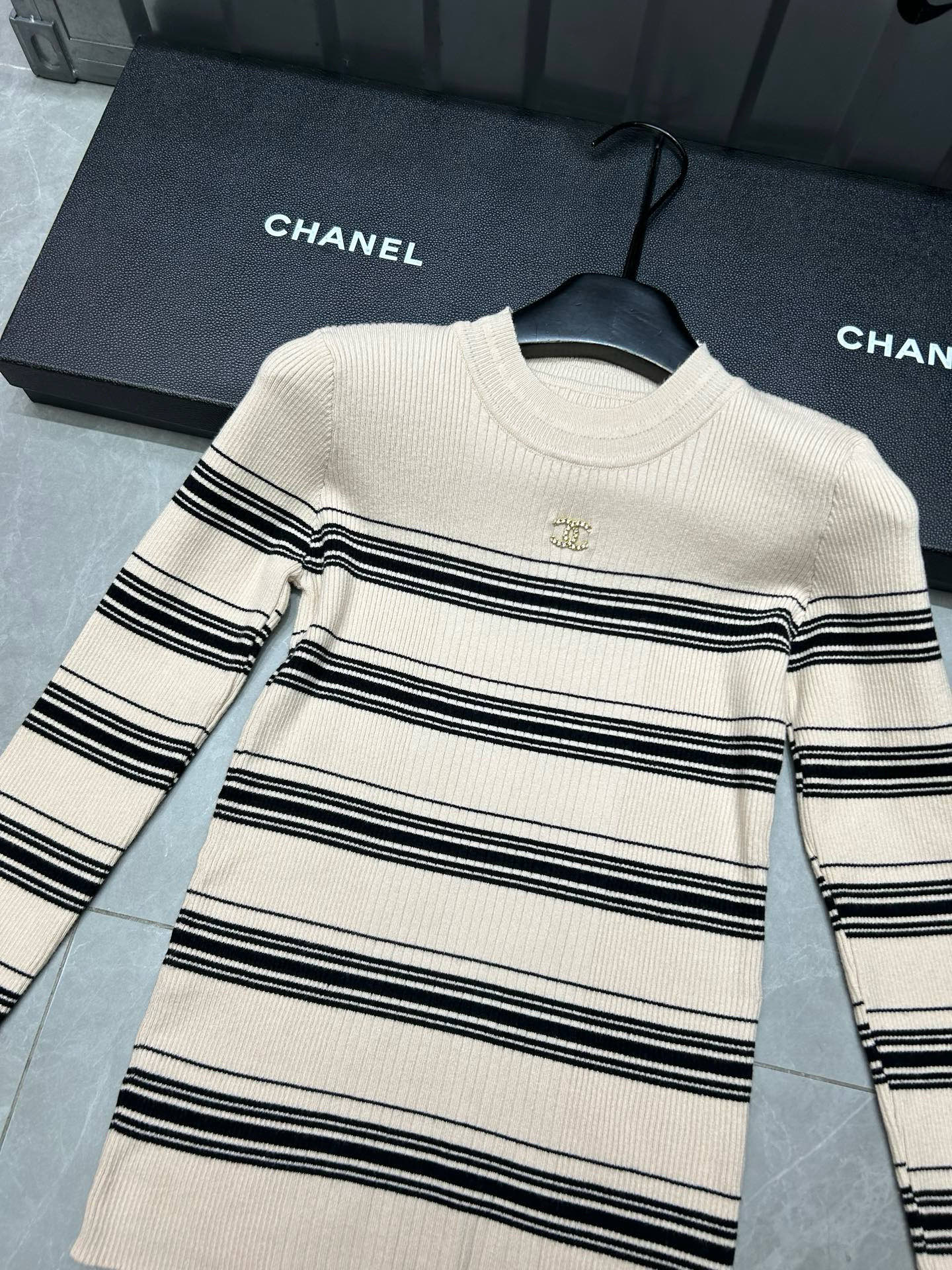シャネル レディース ニットセーター 2色 バンドデザイン ロングスリーブ 無地 プリント クルーネック トップス - 画像 5