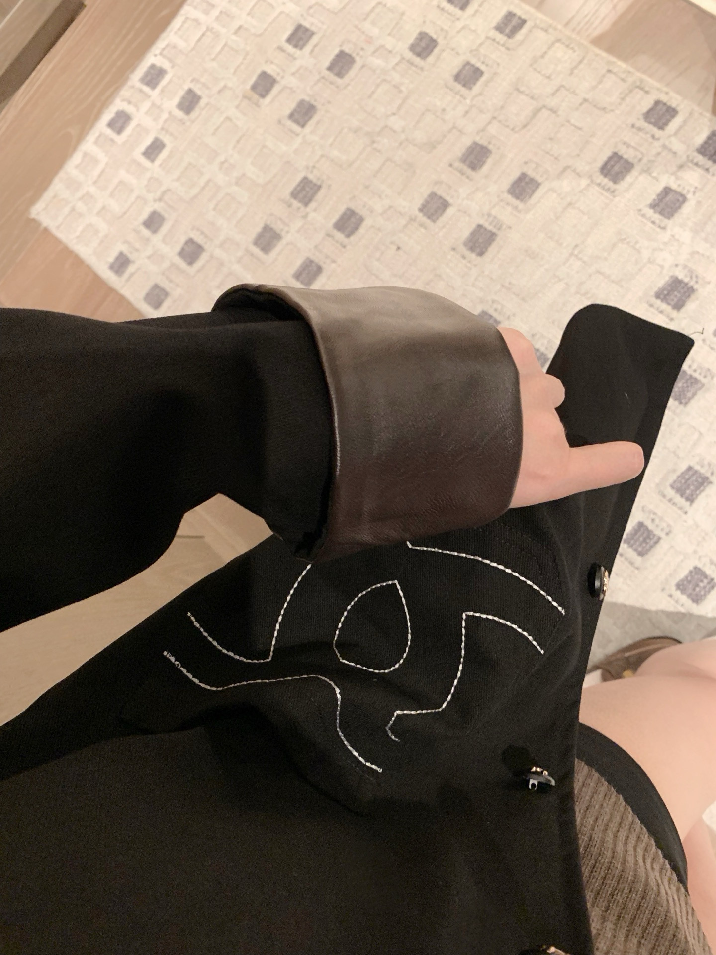 香奈儿 ブラック ロングコート 2色入 豪華なデザイン 高級感のあるアウター - 画像 2