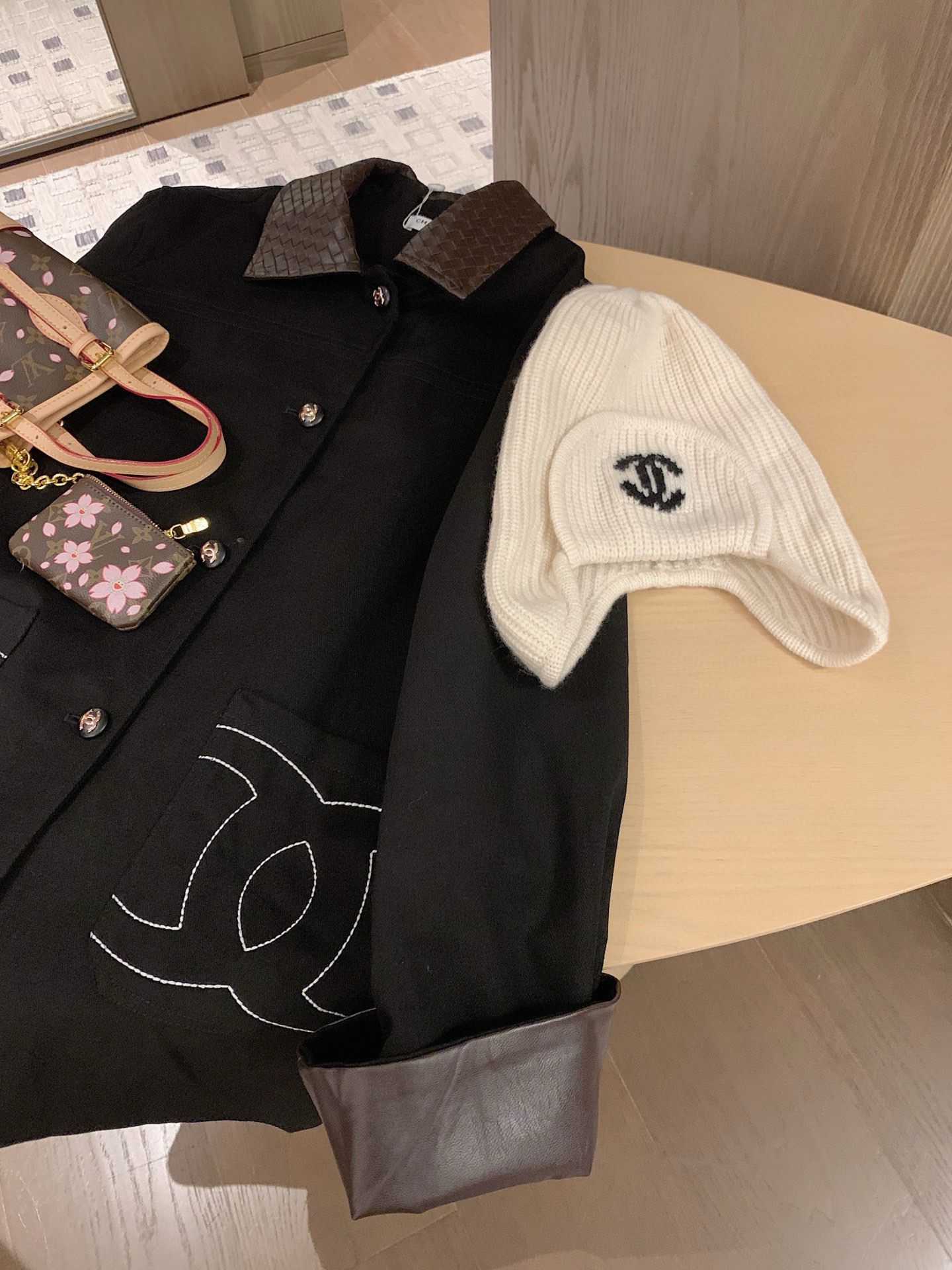 香奈儿 ブラック ロングコート 2色入 豪華なデザイン 高級感のあるアウター - 画像 7