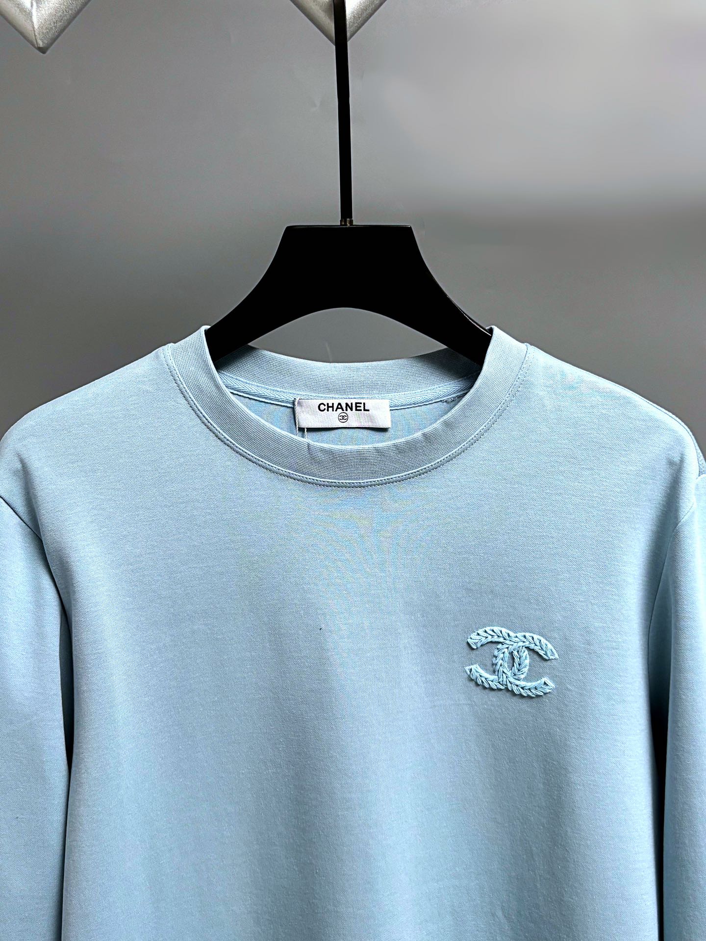 chanel レディース ロングスリーブTシャツ ブルーグレー 綿100% 1枚|1枚|1枚|1枚|1枚|1枚|1枚|1枚|1枚|1枚 - 画像 3