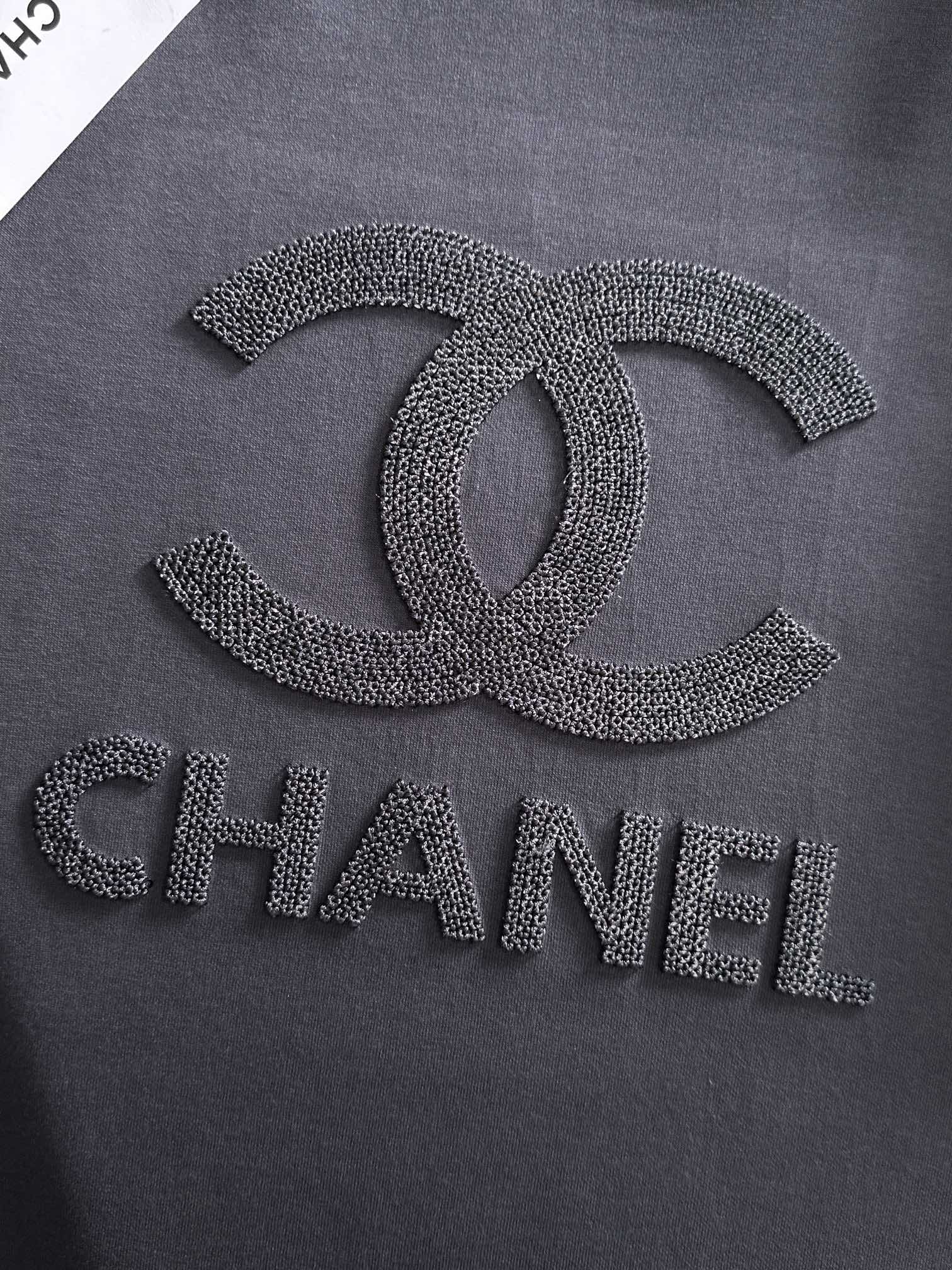 シャネル レディース ロングスリーブTシャツ 3色入 高級感のある装飾が特徴です。 - 画像 4