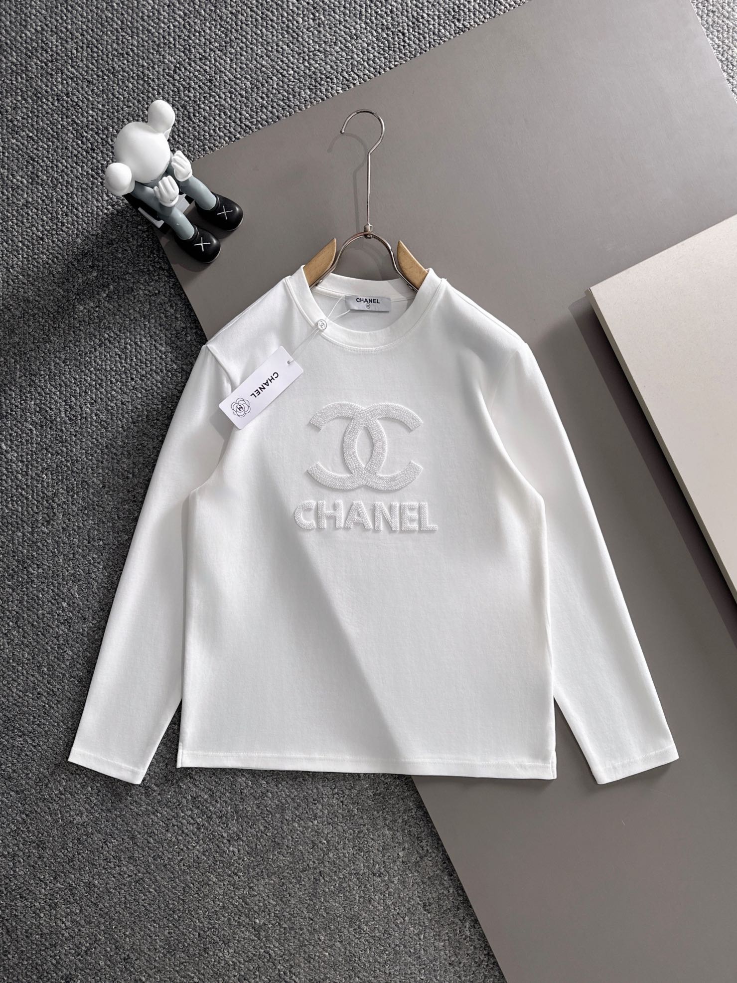 シャネル レディース ロングスリーブTシャツ ホワイト/ブラック 2色入