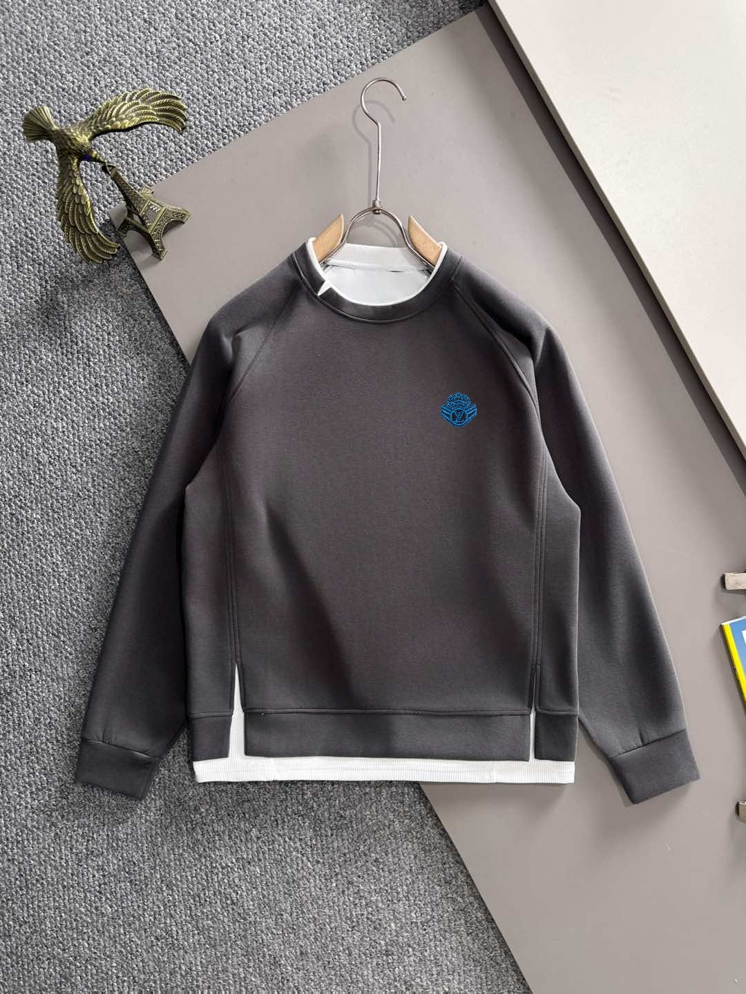 Louis Vuittonロエベ レディース セーター 2色仕様 ブルーロゴ刺繍 綿100% ロングスリーブ 10色展開