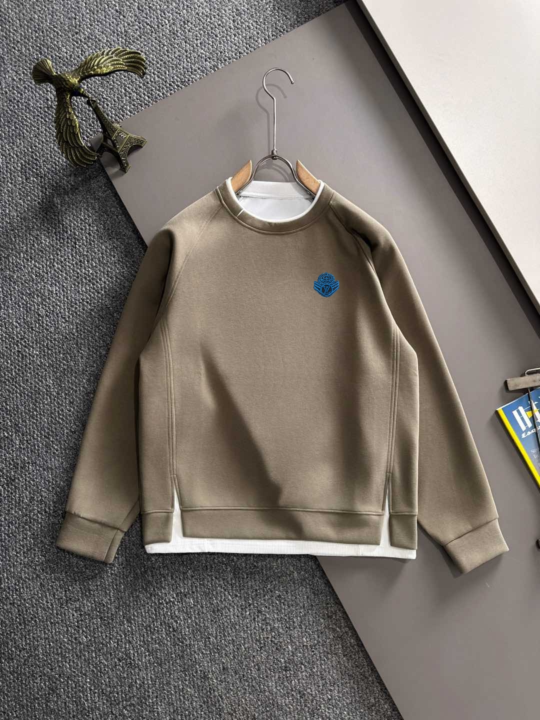 Louis Vuittonロエベ ロゴ刺繍 ブラウン 半袖 メンズスウェットシャツ 4色入