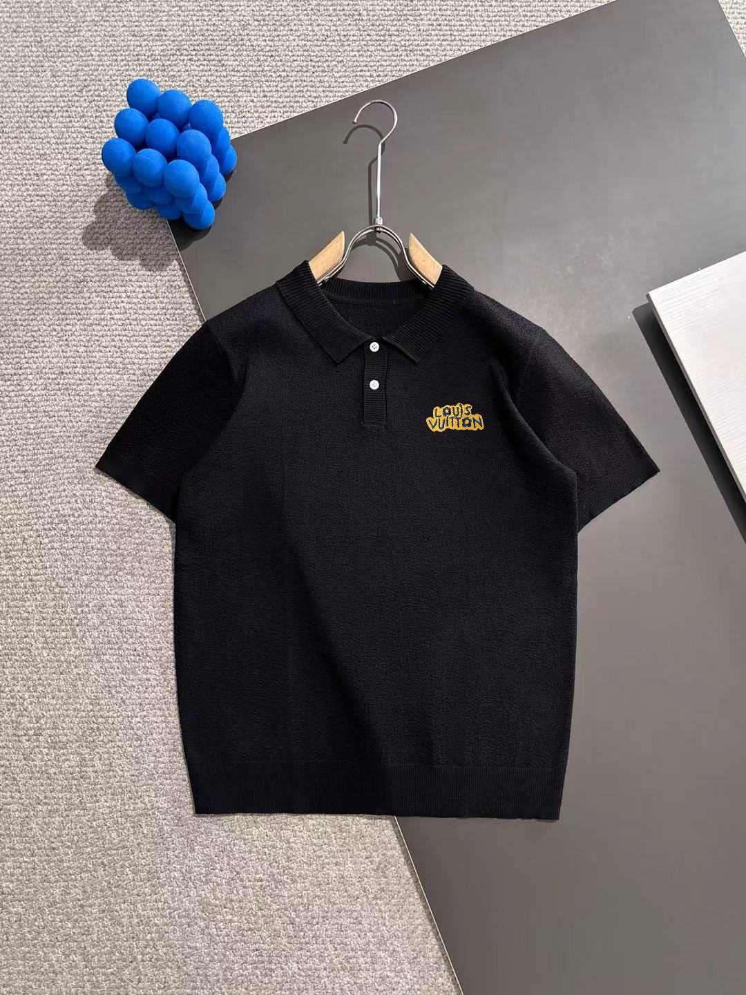 Louis VuittonLOUIS VUITTON 黒 ポロネックニット 1色入