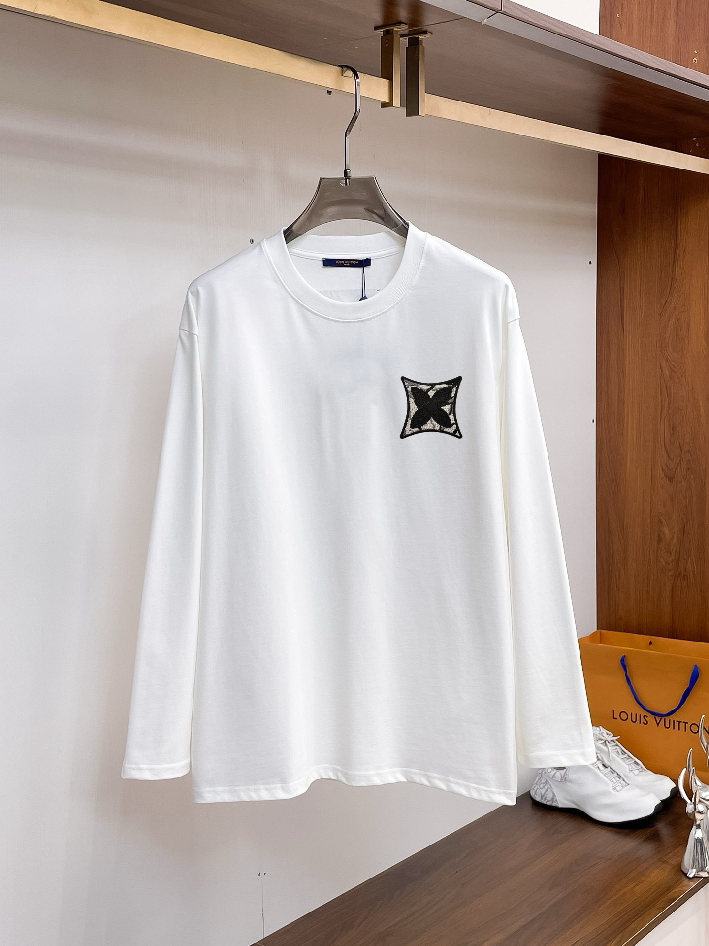 Louis Vuittonルイヴィトン レディース長袖Tシャツ 白 1色入
