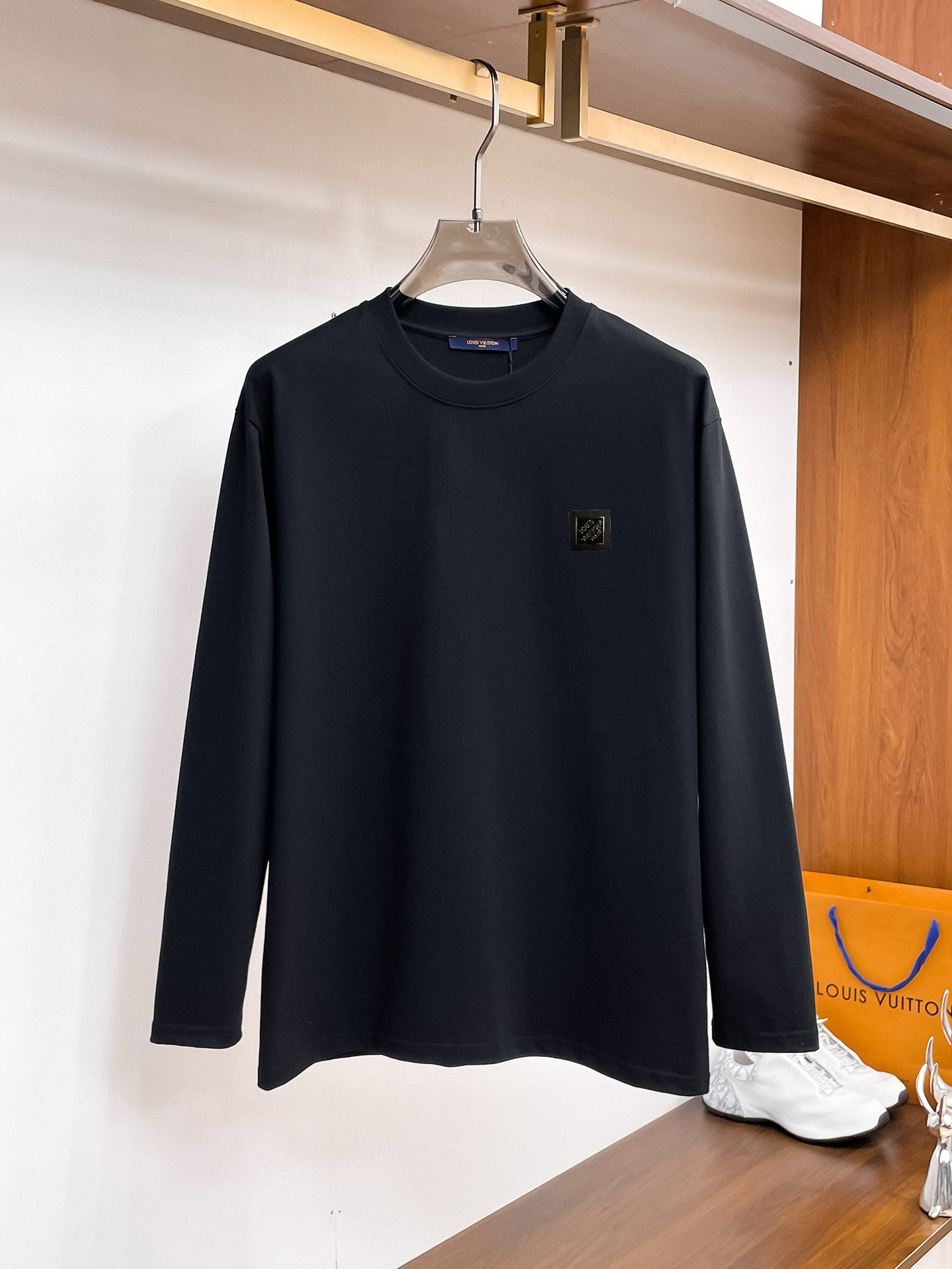 Louis Vuittonルイ・ヴィトン メンズ ロングスリーブTシャツ 黒 1色入