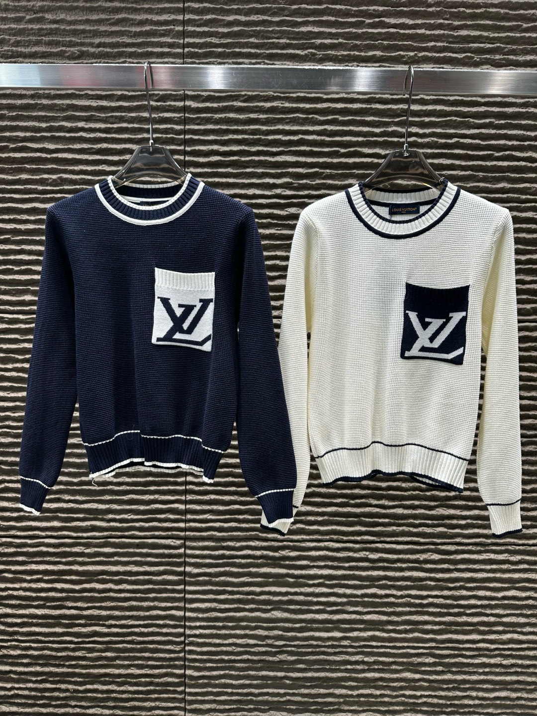 Louis Vuittonロエベ ニットセーター 2色入 レディース デザインロゴ ファッションウェア