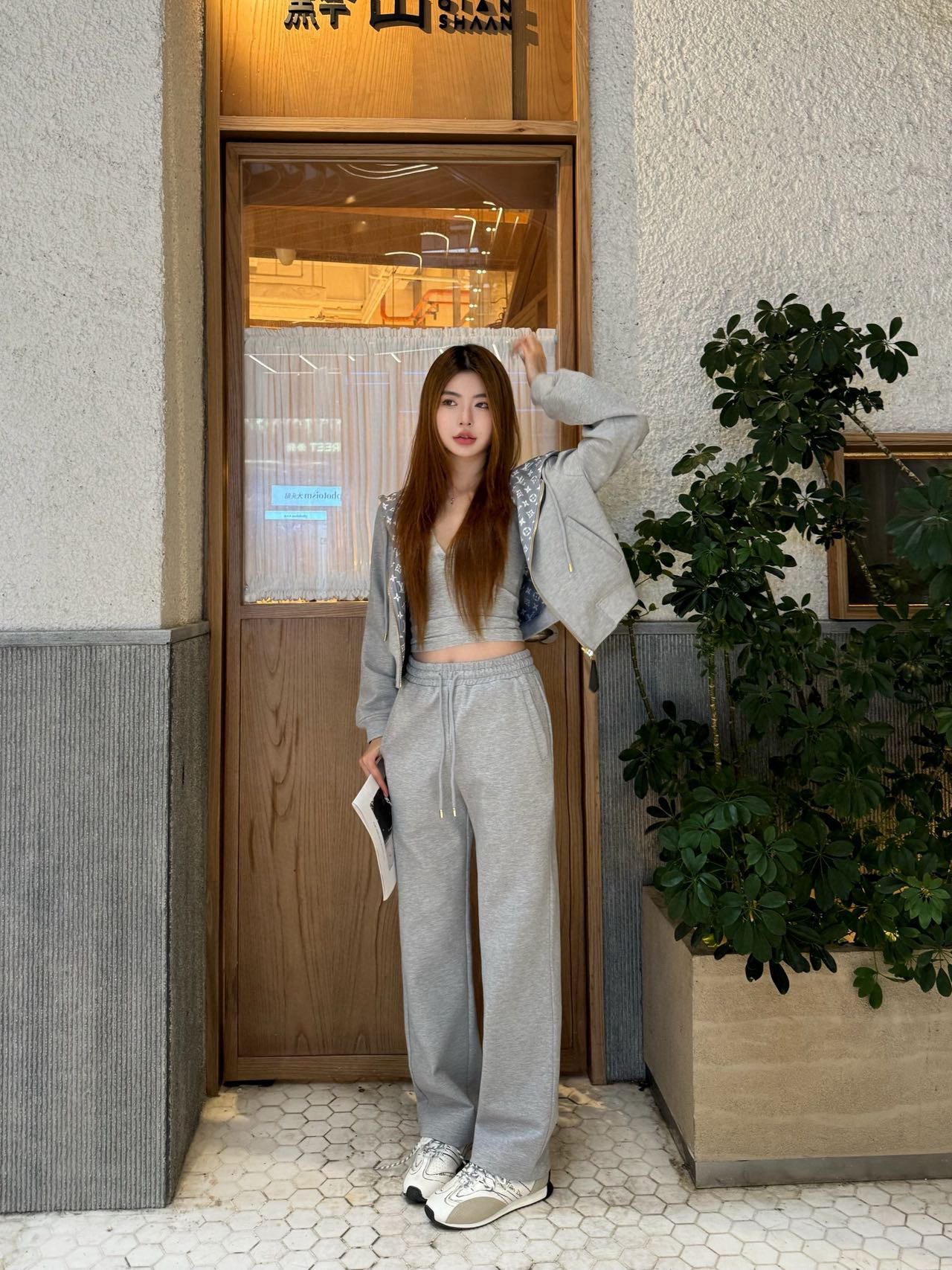 Louis VuittonLOUIS VUITTON レディース フード付きスウェット 3点セット グレー 2023新作
