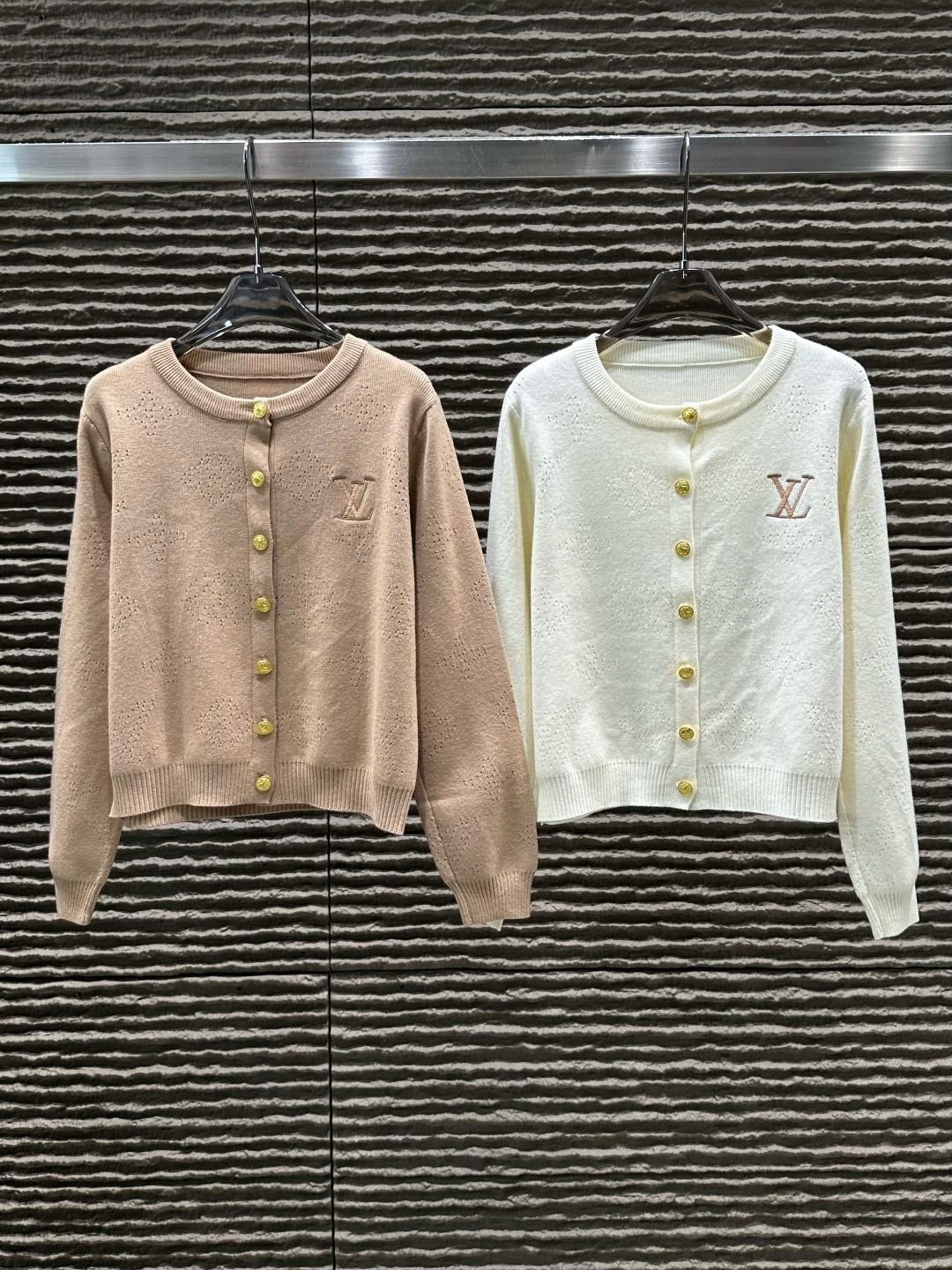 Louis Vuittonルイヴィトン レディースニット カーディガン 2色展開