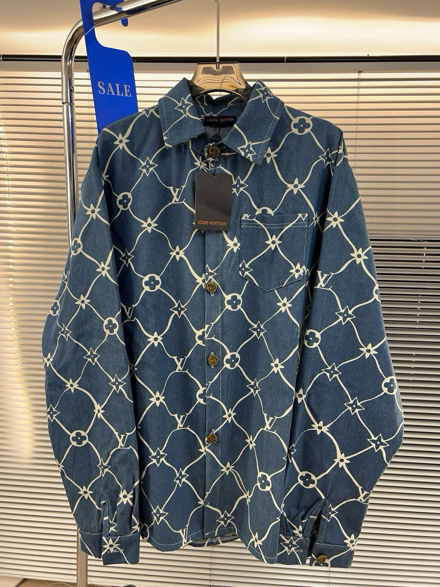 Louis Vuittonロエベ デニムシャツ メンズ 花柄 ブルーデニム 1色入
