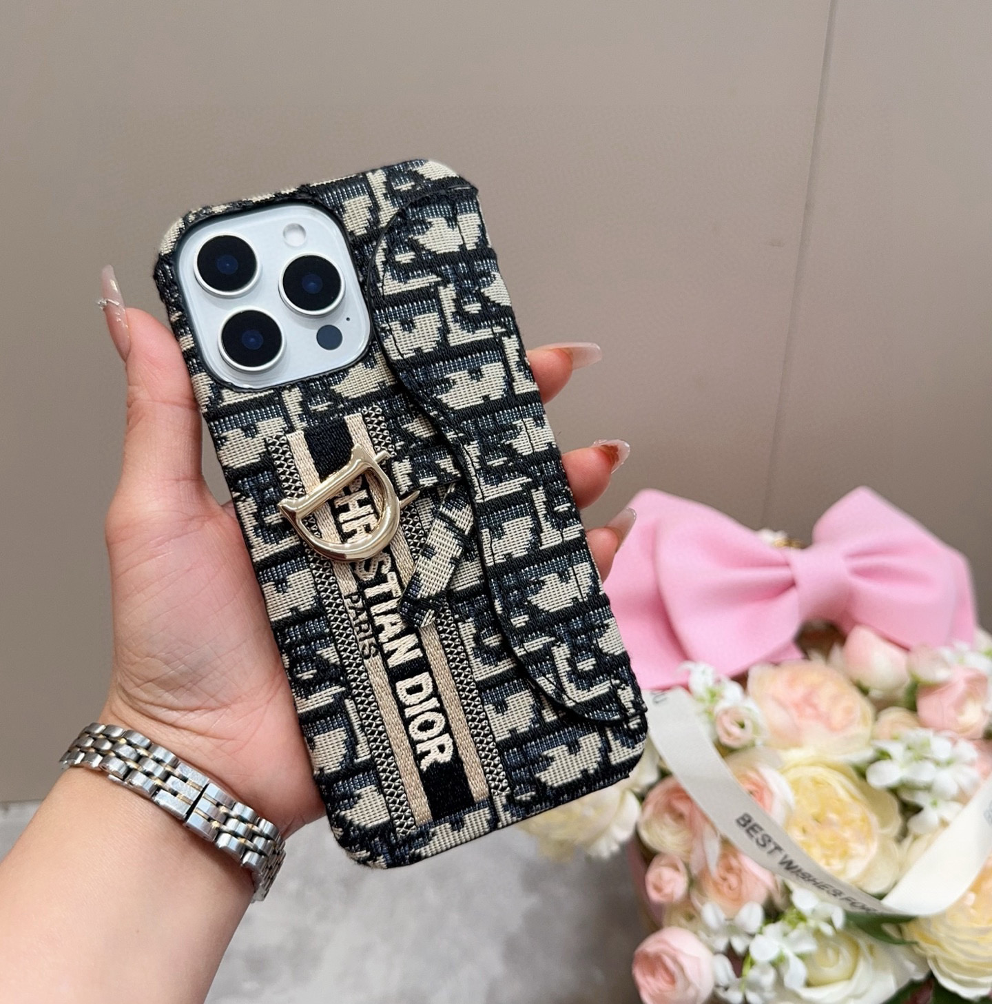 iPhoneケースDior ディオール ストラップ付きスマホケース 2色入 🌸